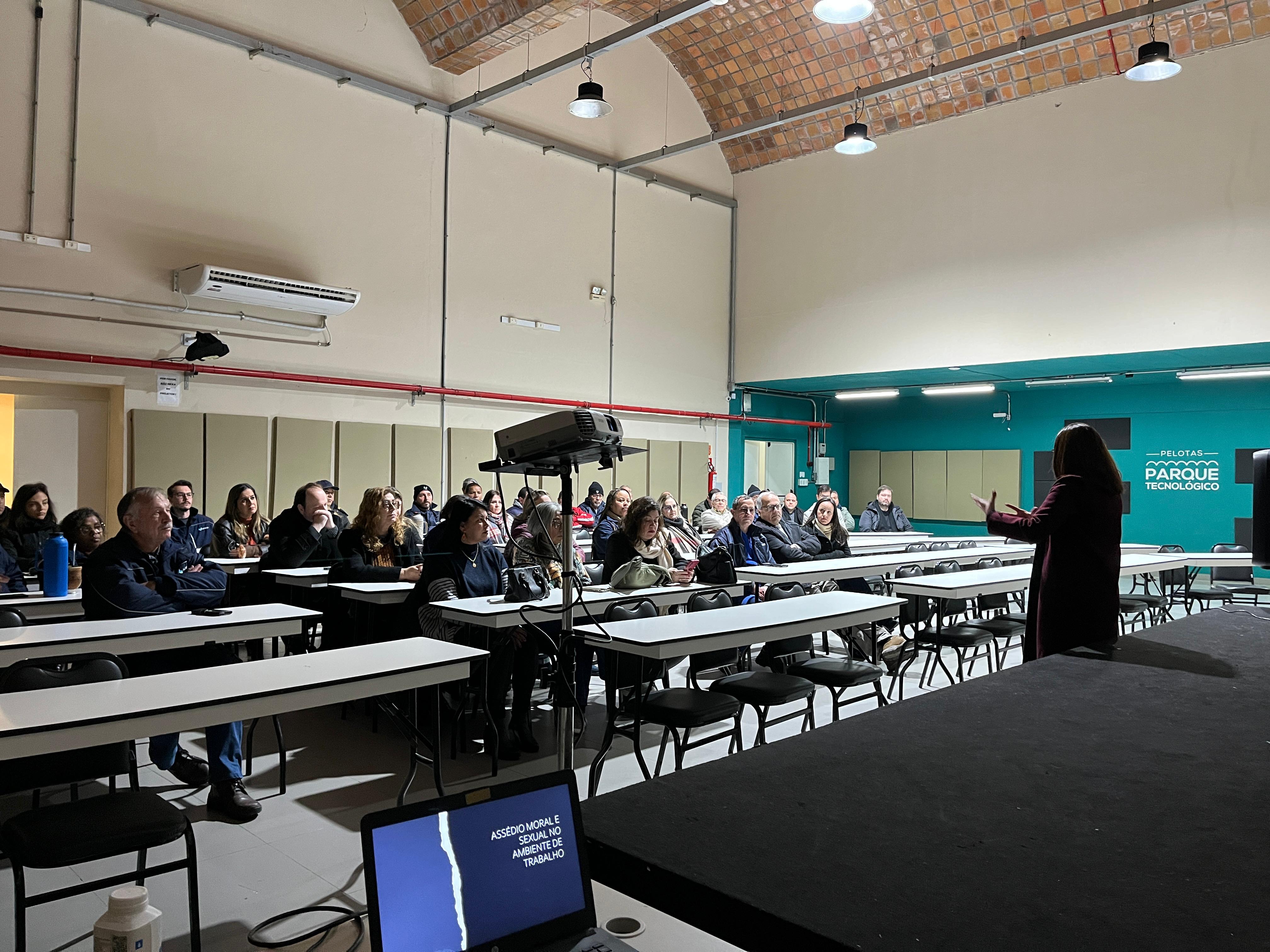 Palestra foi direcionada às chefias de setores, divisões, departamentos, assessorias e superintendências da autarquia