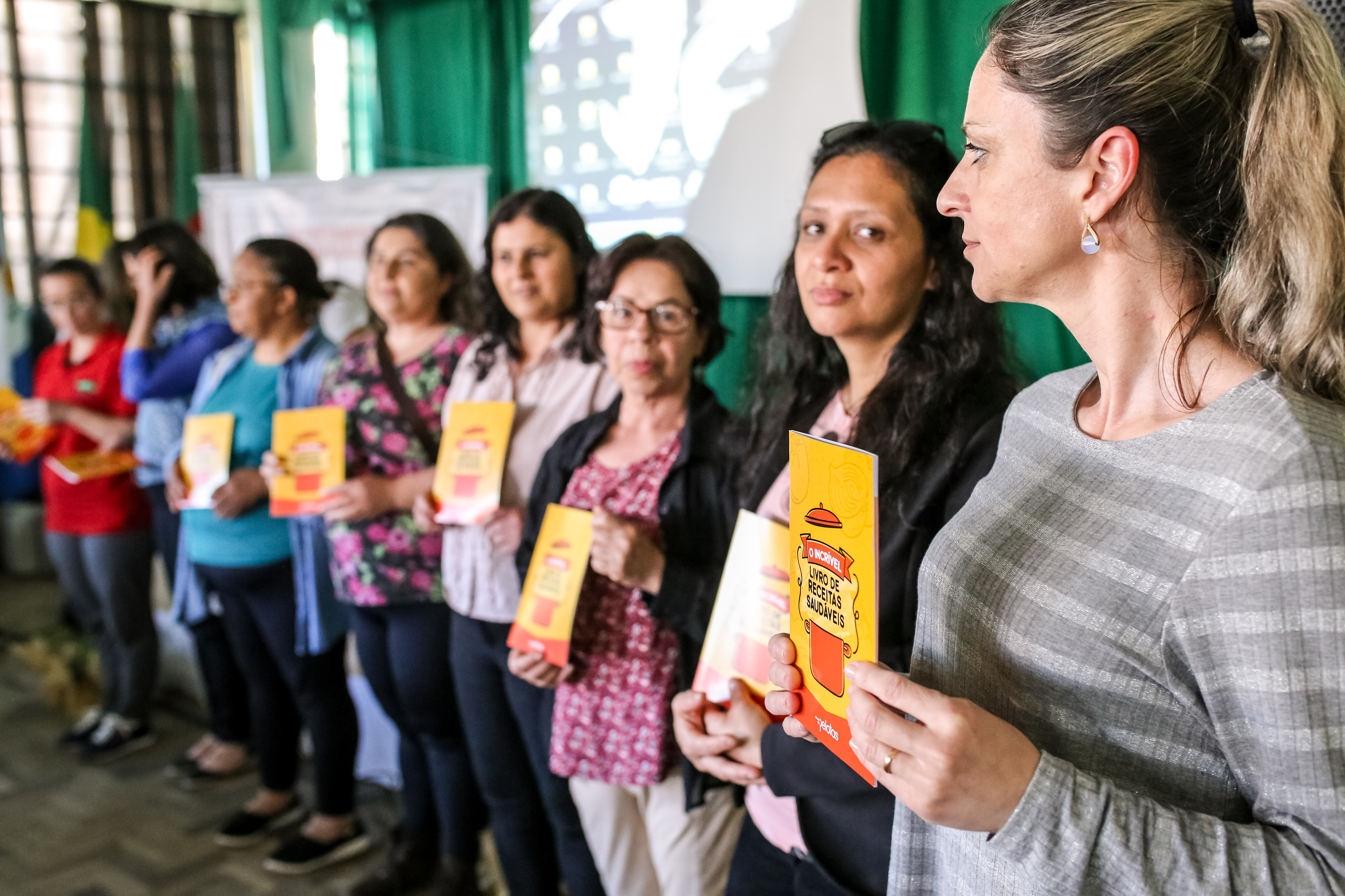 Publicação traz 27 opções de pratos elaborados apenas com itens que compõem a merenda escolar