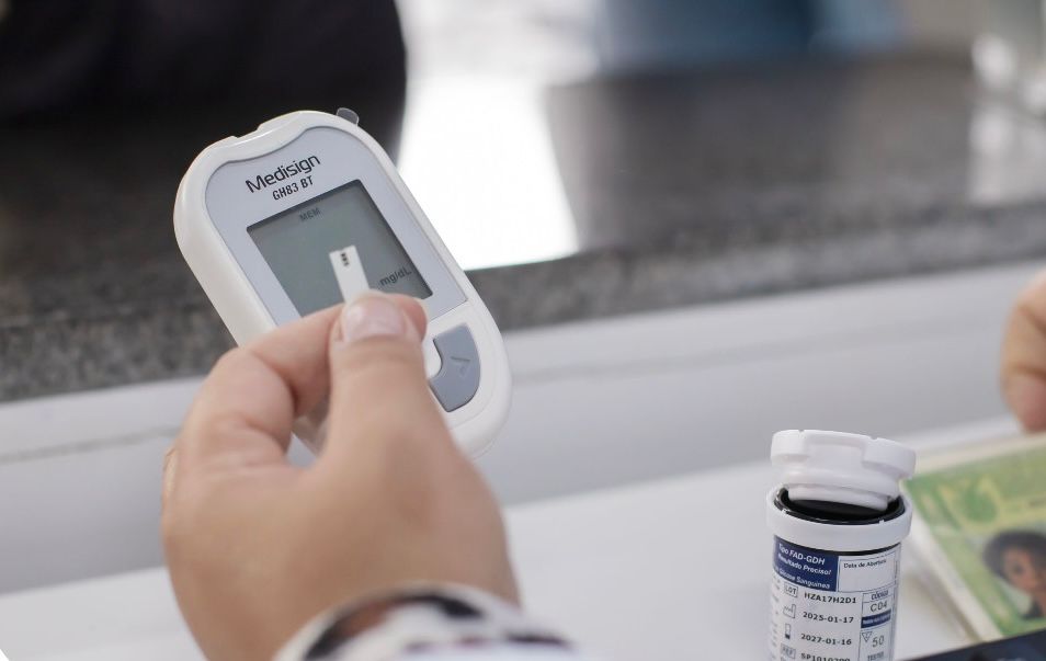 Diabéticos cadastrados como pacientes do SUS, usuários do aparelho e fitas, devem trocar o equipamento nesta quinta e sexta-feira (13 e 14) na Farmácia Municipal