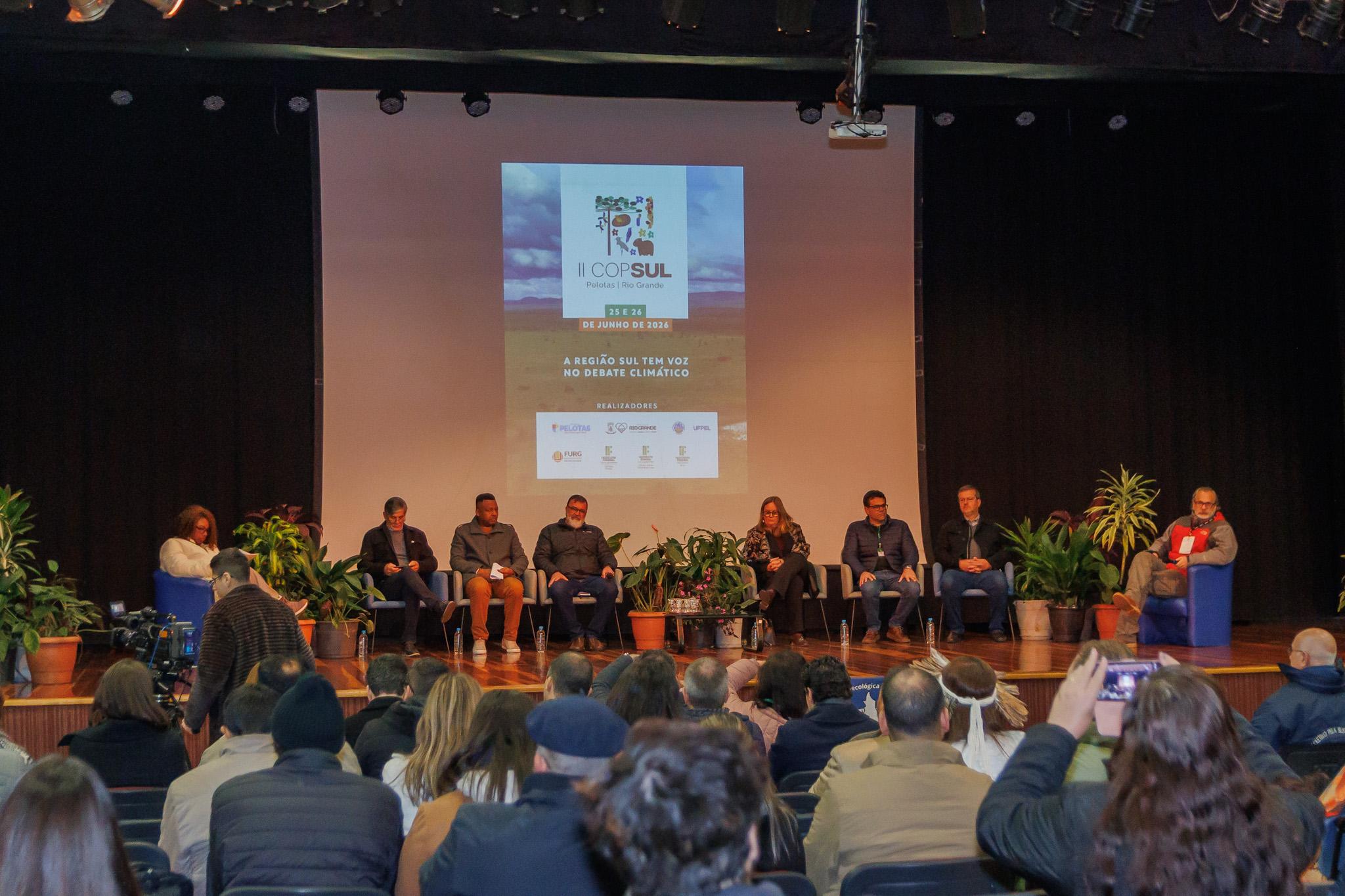A cerimônia de abertura contou com autoridades que representam ciência, sociedade e governança para discutir medidas de resiliência climática