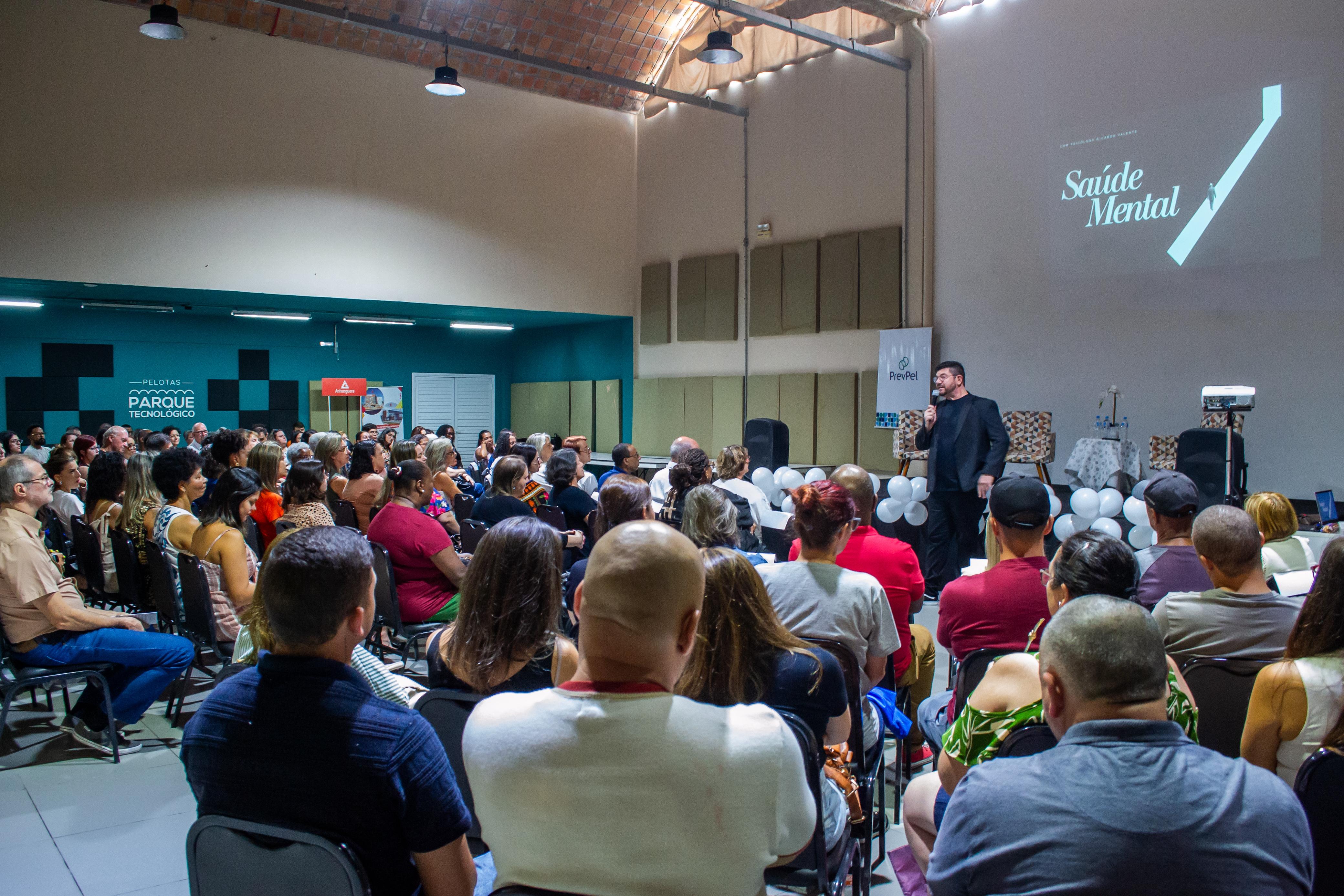 Café integrou servidores ativos, aposentados e pensionistas em evento na manhã desta quinta (22)