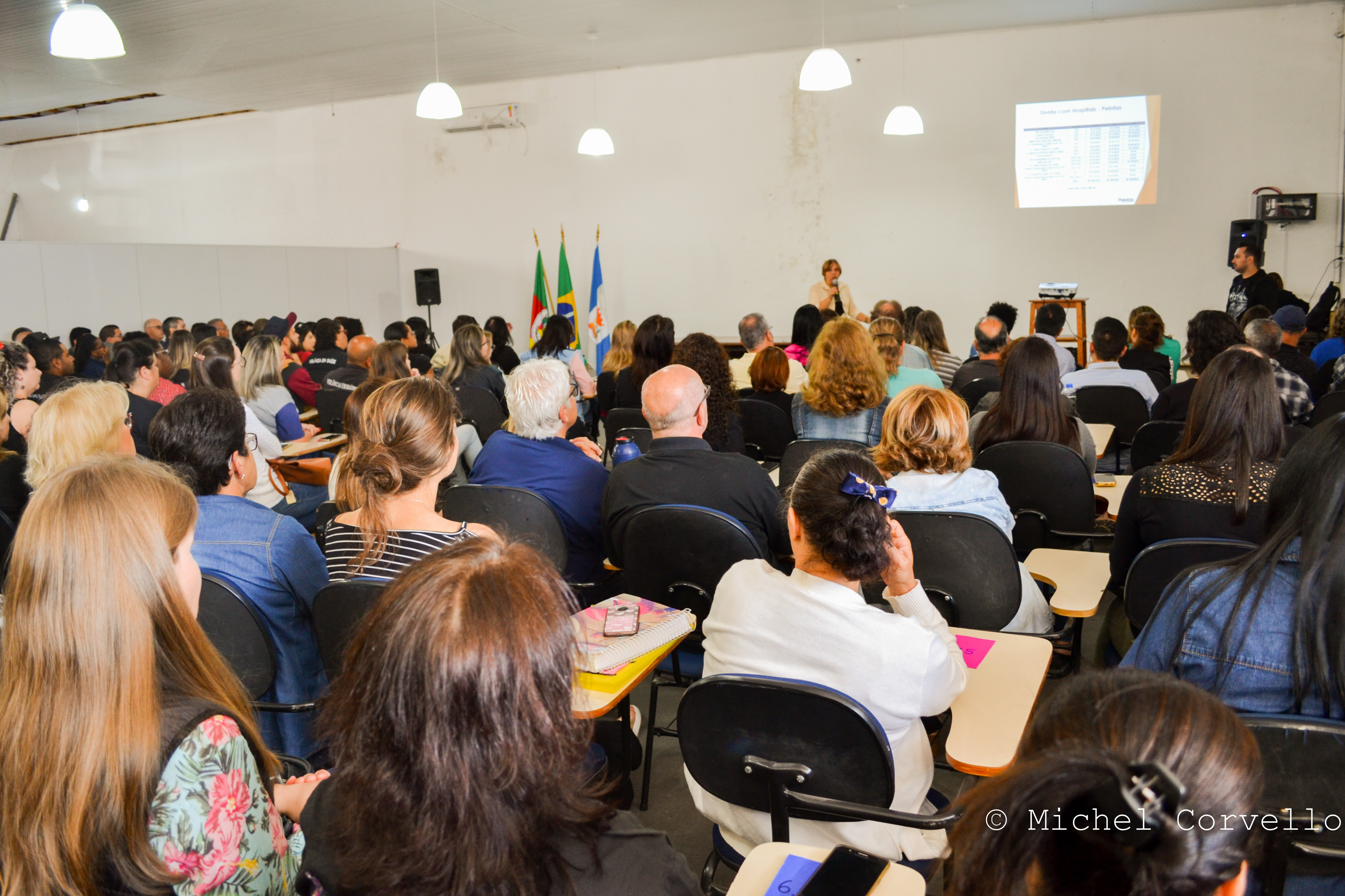 Os colaboradores participam do seminário de Otimização de Serviços em Tempos de Crise, promovido pela SMS