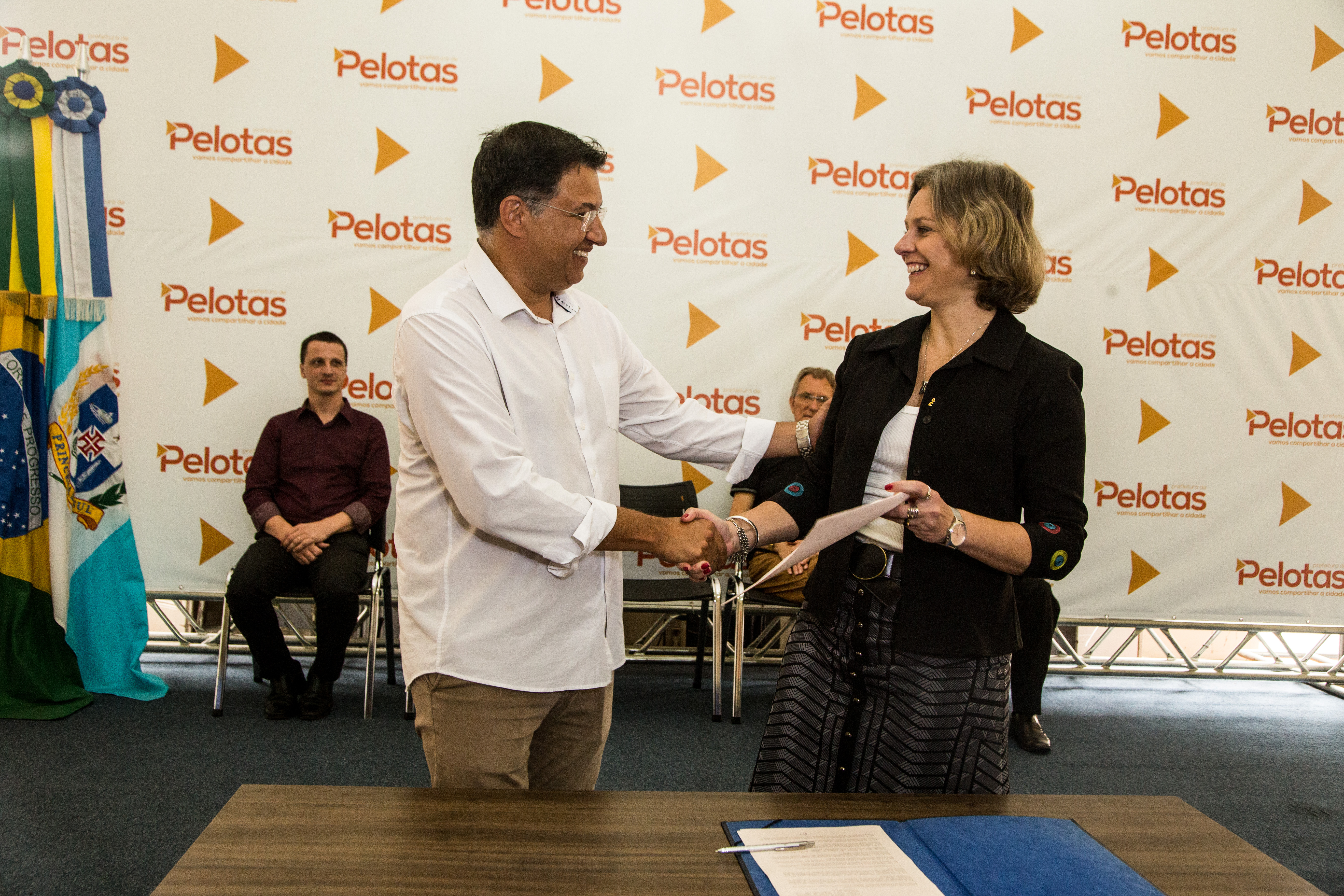 Prefeita Paula Mascarenhas sancionou a Lei 6.784, nesta terça, que cria um sistema integrado de vigilância na cidade. Residências, condomínios e estabelecimentos comerciais podem colaborar de forma gratuita