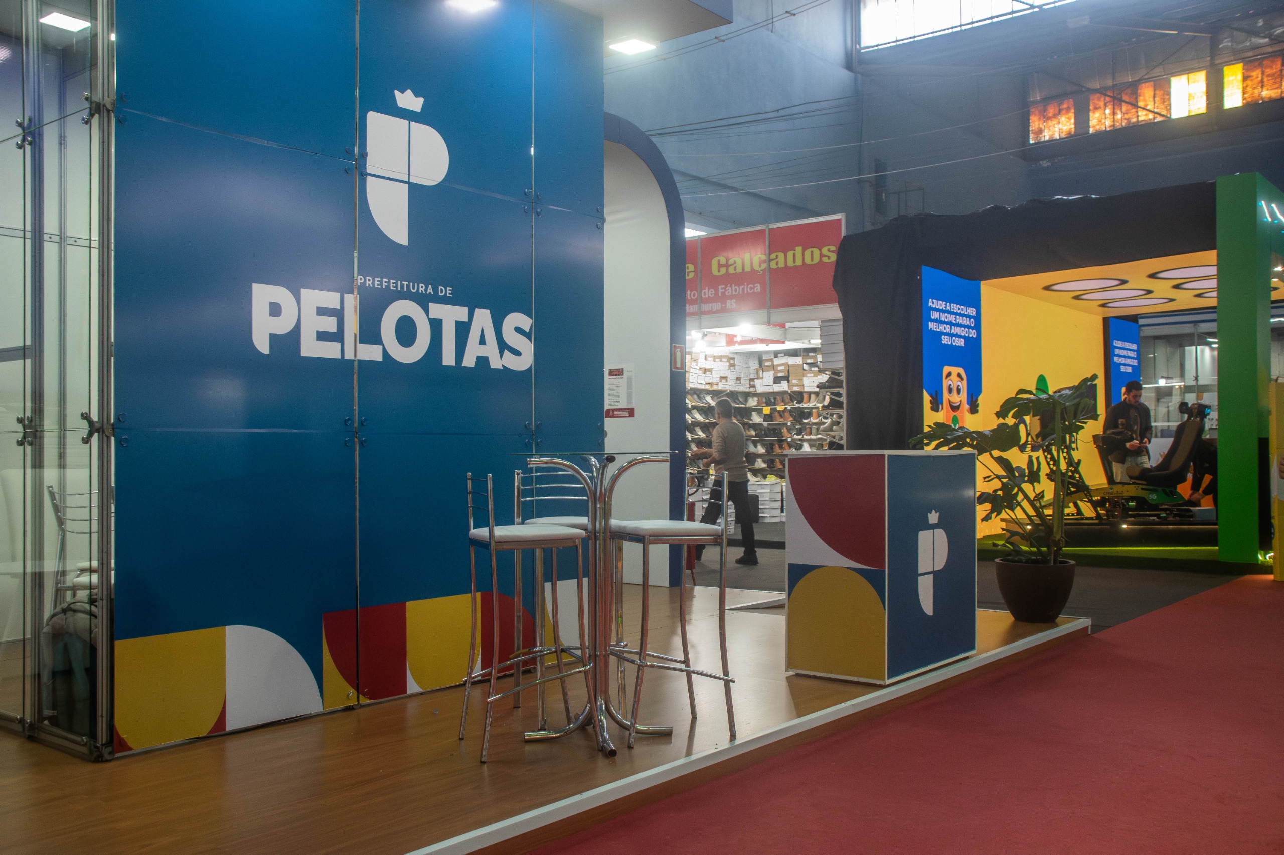 Estande da Prefeitura inicia mais uma semana de Feira com ações de serviços para a população