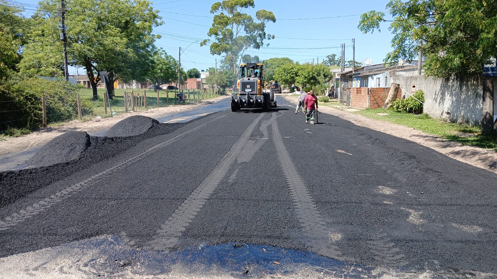 Serviço de reperfilagem asfáltica contempla caminho do ônibus na zona sul da cidade