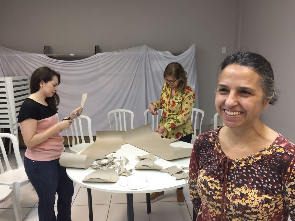 Cetep sediou curso de confecção de flores de papel para decoração. A atividade faz parte da Semana do Servidor que se encerra nesta sexta-feira