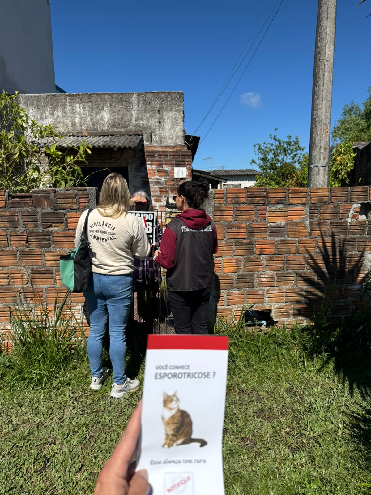 Em visitas presenciais, profissionais prestam esclarecimentos sobre transmissão e sintomas da esporotricose