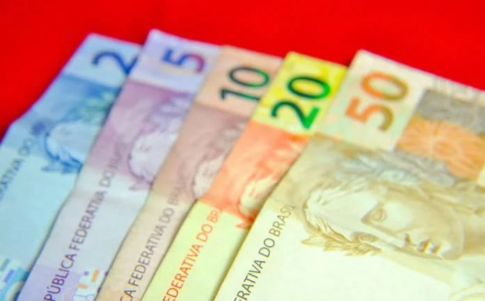 Compromisso se mantém no quinto dia útil de cada mês