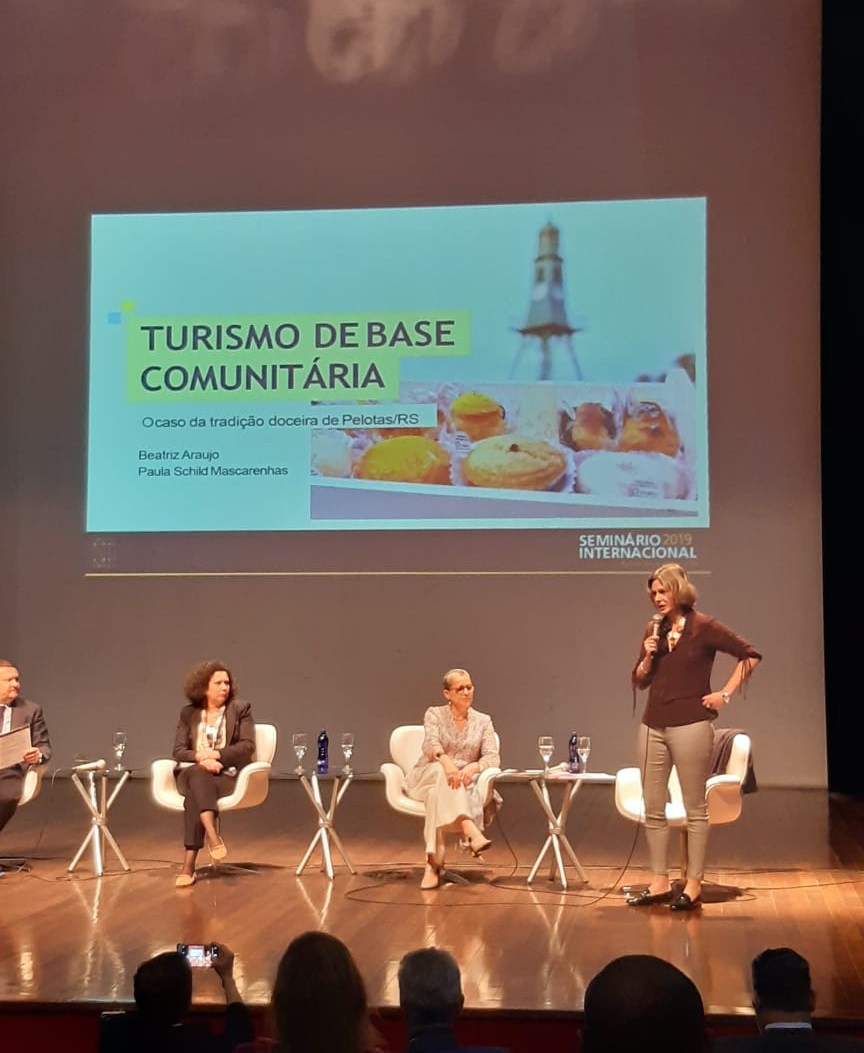 Prefeita e secretária estadual de Cultura, Beatriz Araújo, compartilharam a experiência do município no seminário