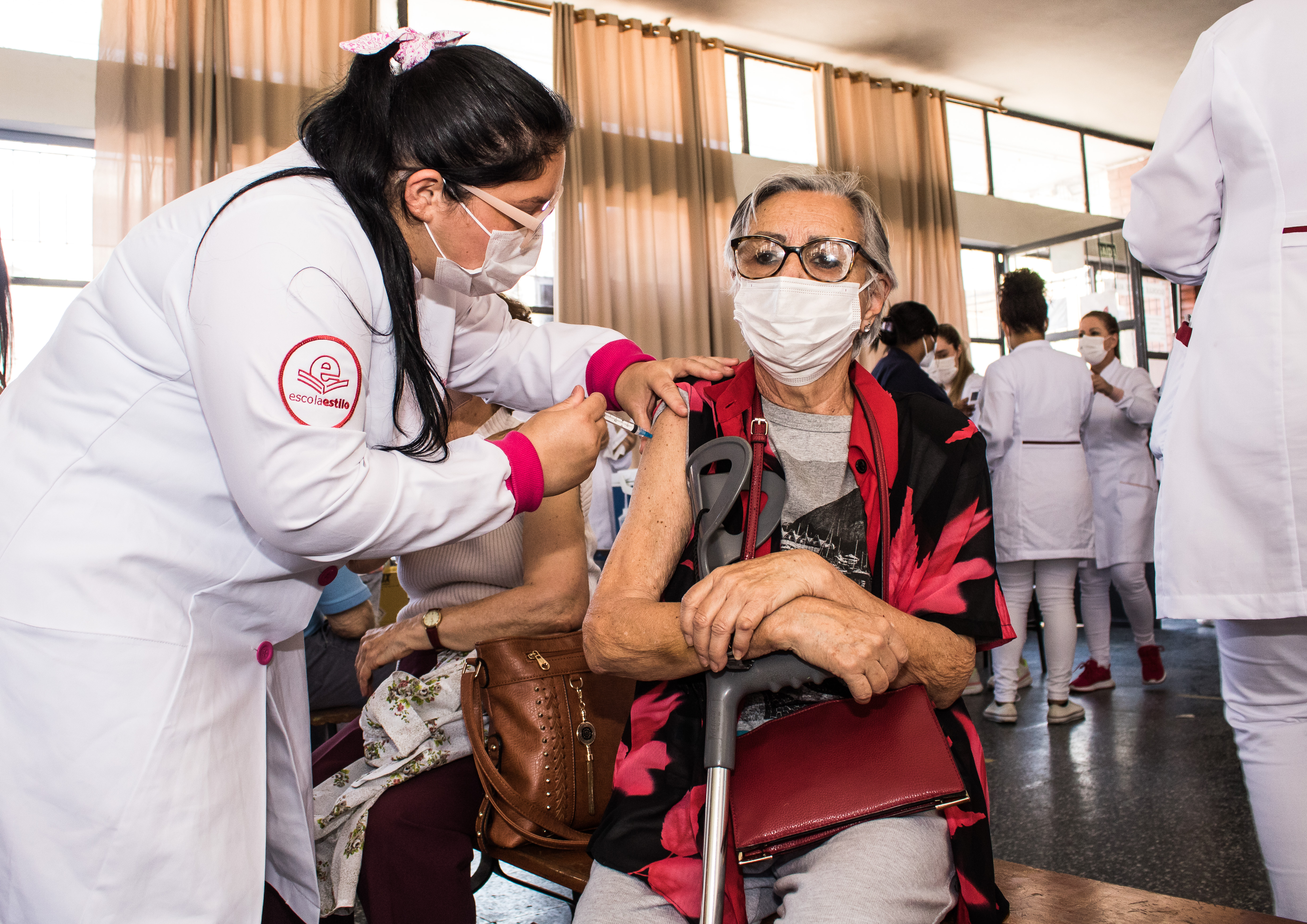 Pessoas imunossuprimidas e idosos com 60 anos ou mais, que se enquadram nos requisitos, terão mais uma oportunidade de receber a dose de reforço contra a Covid-19