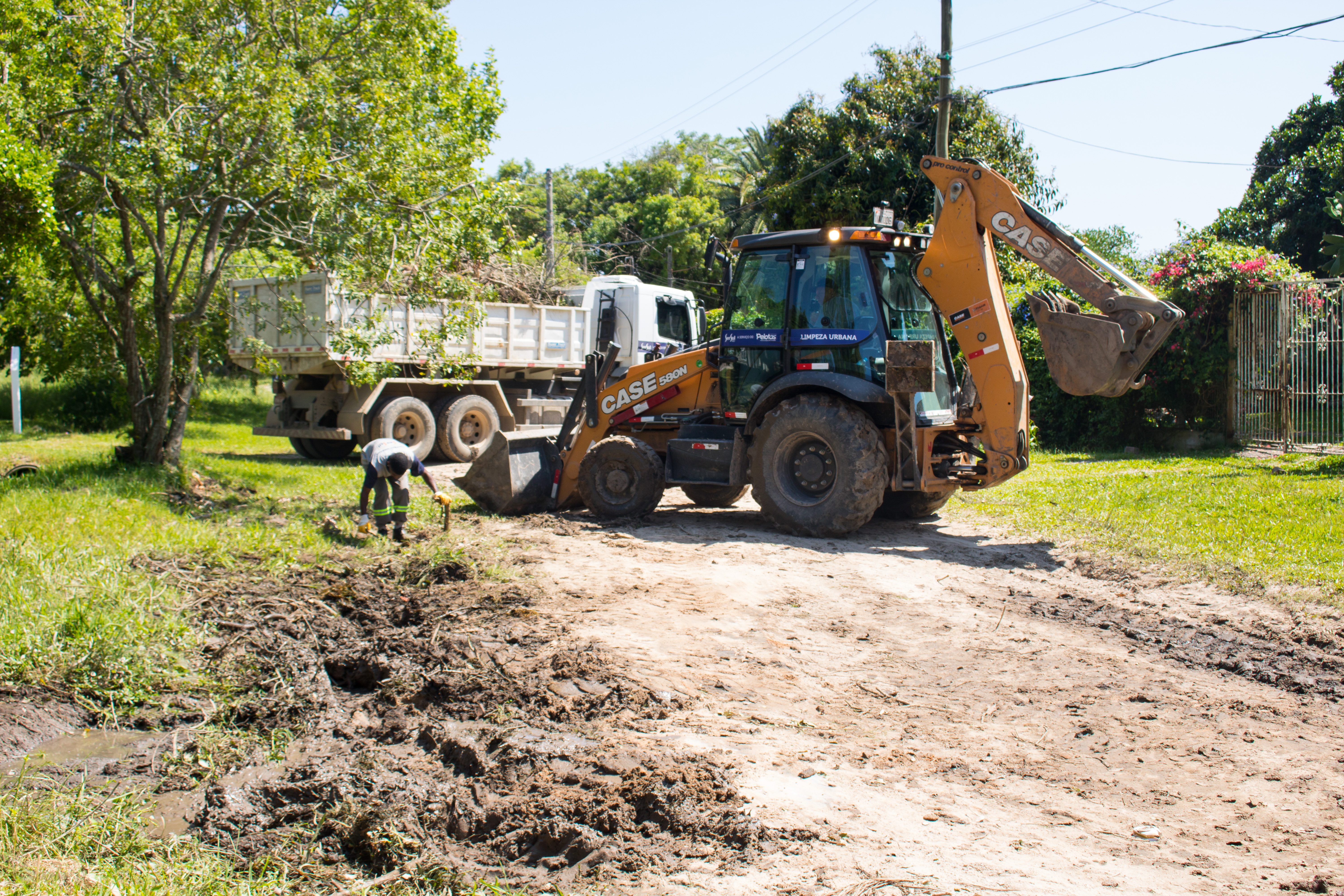 Serviços Urbanos intensificou o trabalho na avenida Espírito Santo, na rua Santo Ângelo e outros nove locais nesta quarta