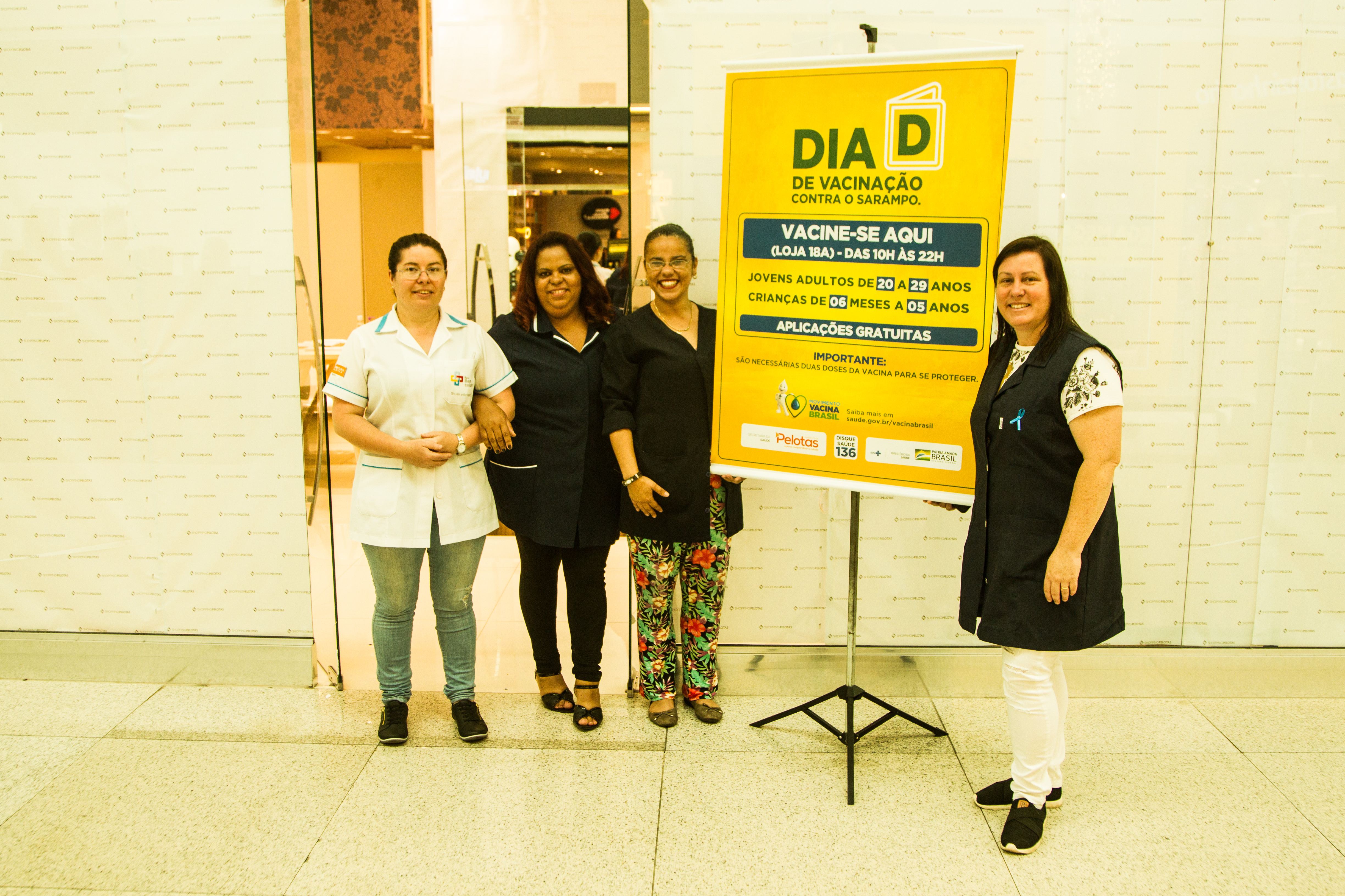 Loja 18A funciona como posto volante para imunização contra a doença até as 22h deste sábado