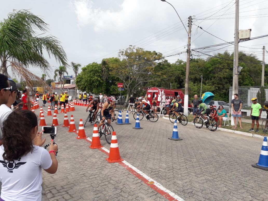 Prova teve categoria elite e mini-triathlon