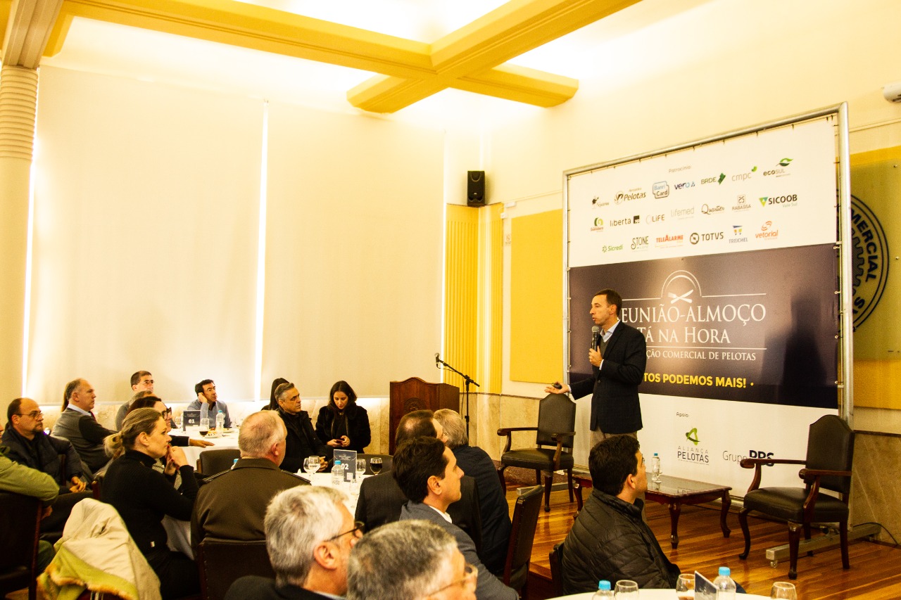 Encontro desta semana teve como palestrante o diretor executivo do bairro planejado Quartier e presidente do Sinduscon-RS, Cláudio Teitelbaum