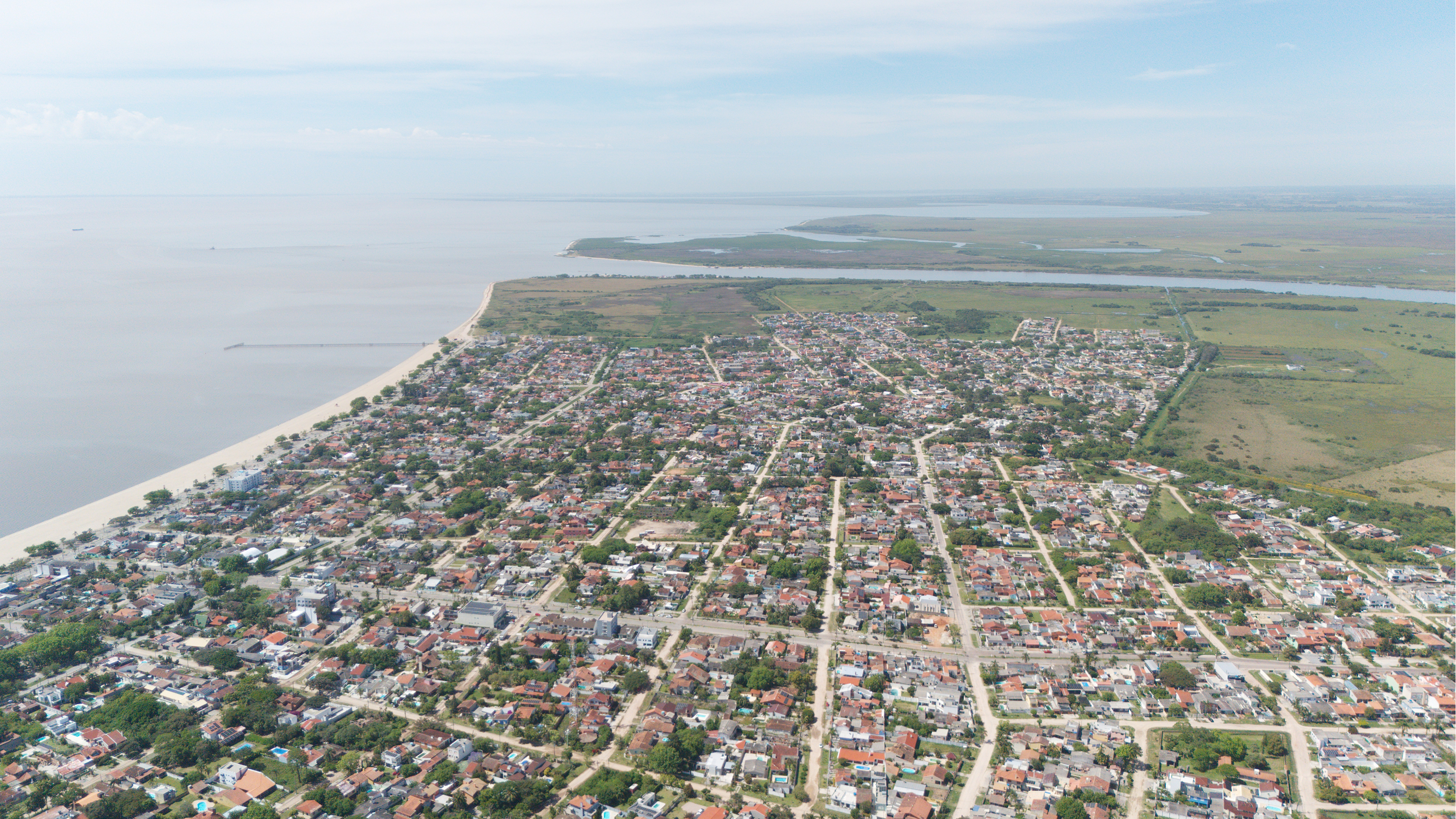 Prefeitura e parceiros prepararam programação com 11 atividades ao longo do dia e sessão especial de Cinema na Praia à noite
