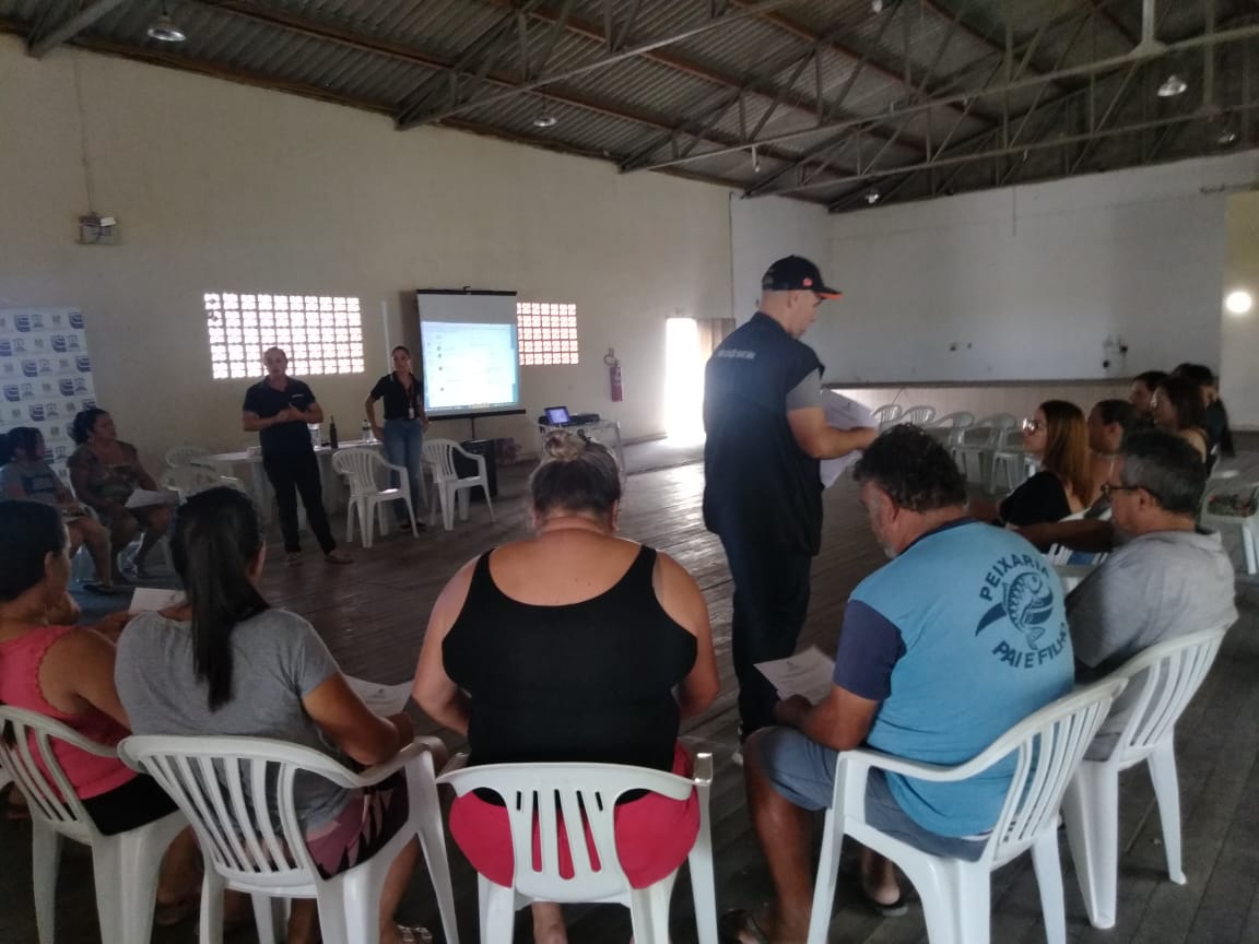 Pescadores feirantes reúnem-se na Colônia Z3 e Saúde orienta sobre boas práticas