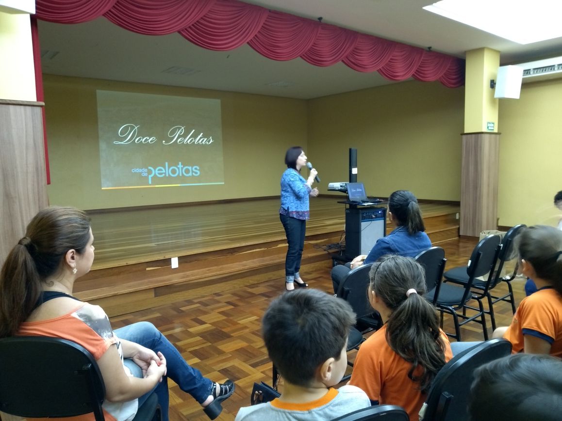 Patrimônio turístico e cultural da cidade também foi tema do evento na instituição de ensino