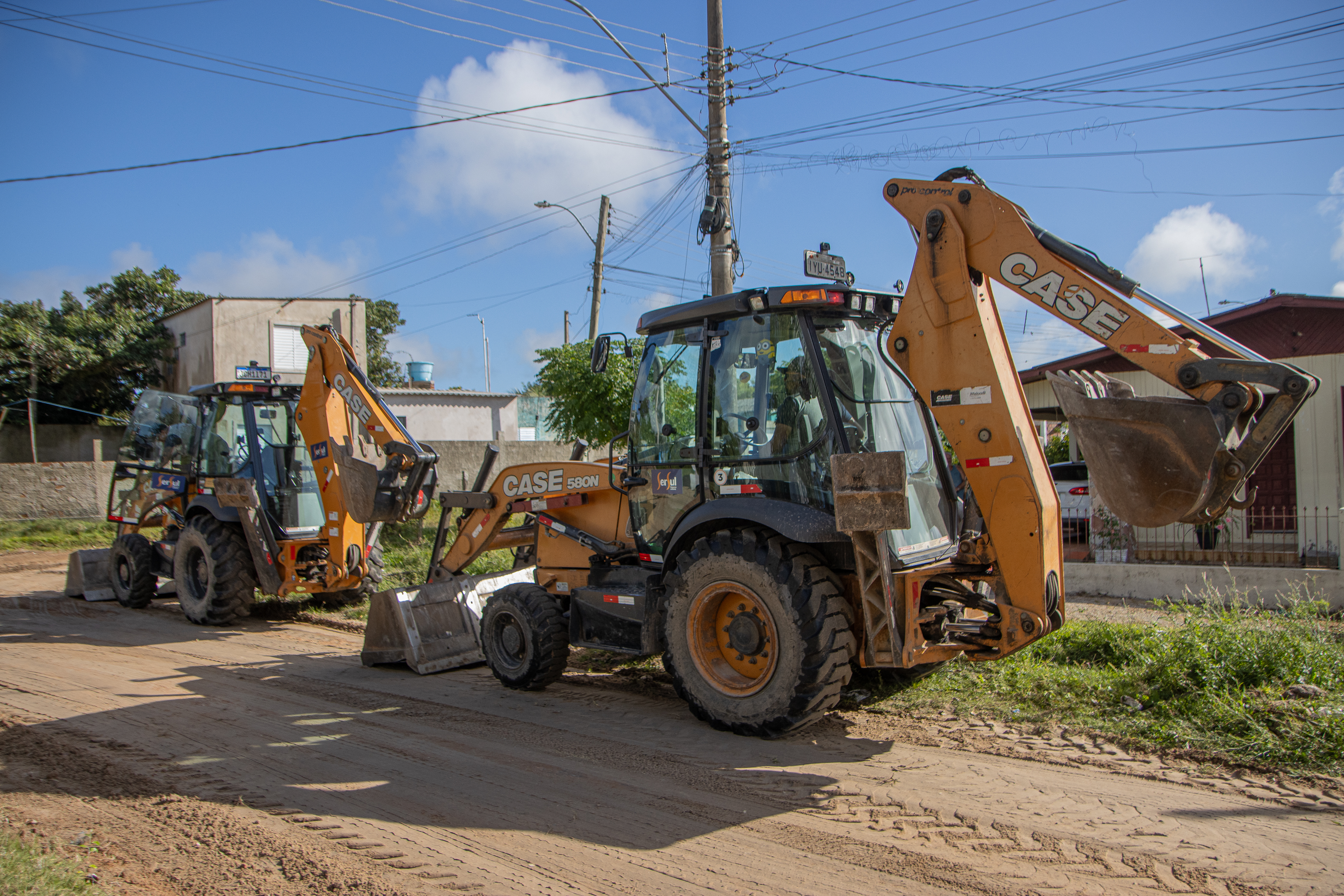 Força de trabalho reúne contingente de 133 funcionários para serviços de roçado, revitalização de praças e áreas verdes e recolhimento de entulhos
