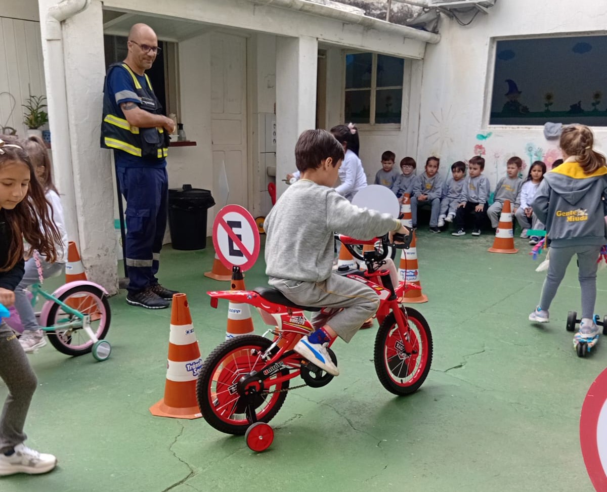 As atividades educativas, que incluíram óculos simuladores de efeitos, ocorreram de 5 a 12 de outubro, no Parque de Exposições
