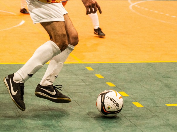 Torneio de futsal, que reúne equipe de secretarias e do Sanep, será disputado no Ginásio Karosso a partir das 10h45min