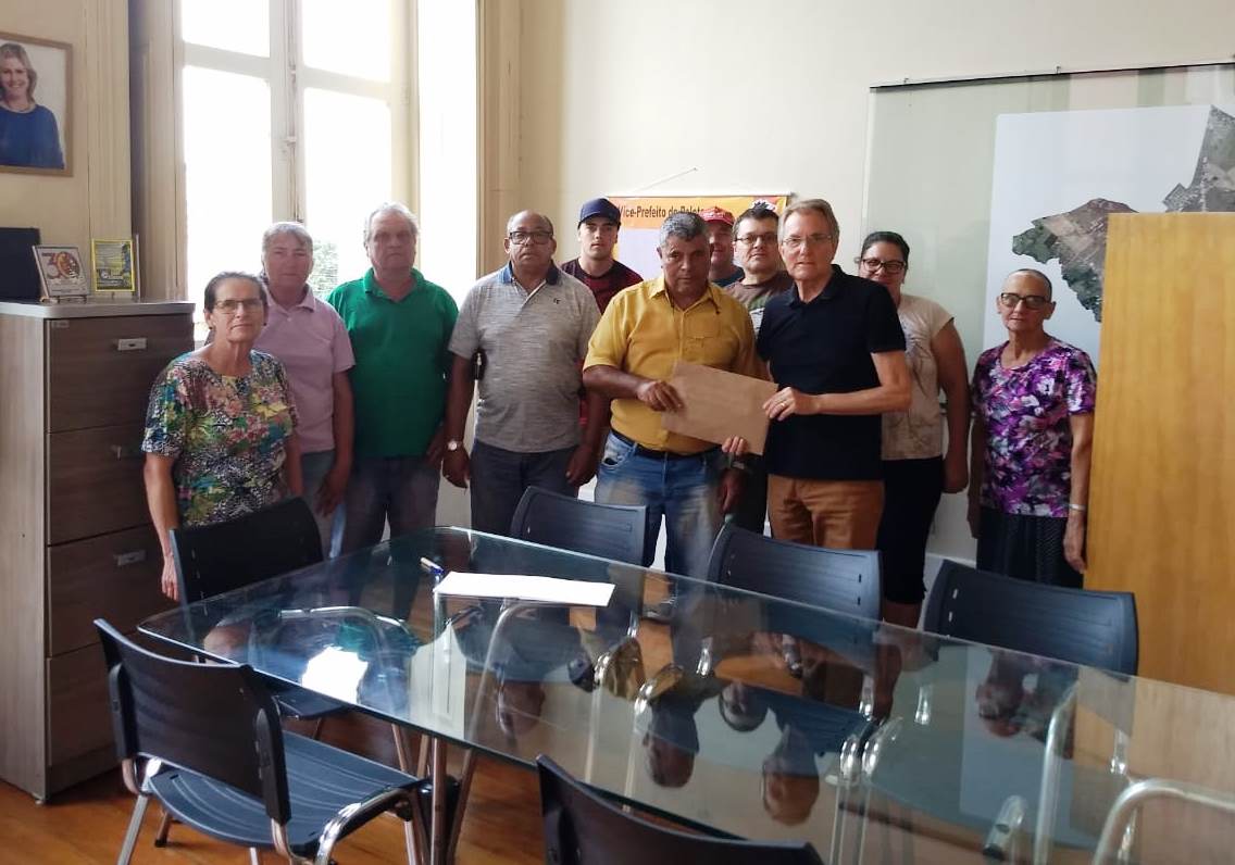 Gestor estreita laços com munícipes e encaminha demanda à Secretaria de Obras e Pavimentação