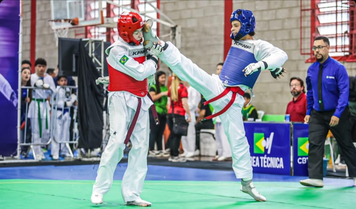 Entre os 19 atletas, cinco voltaram com medalha de ouro para casa