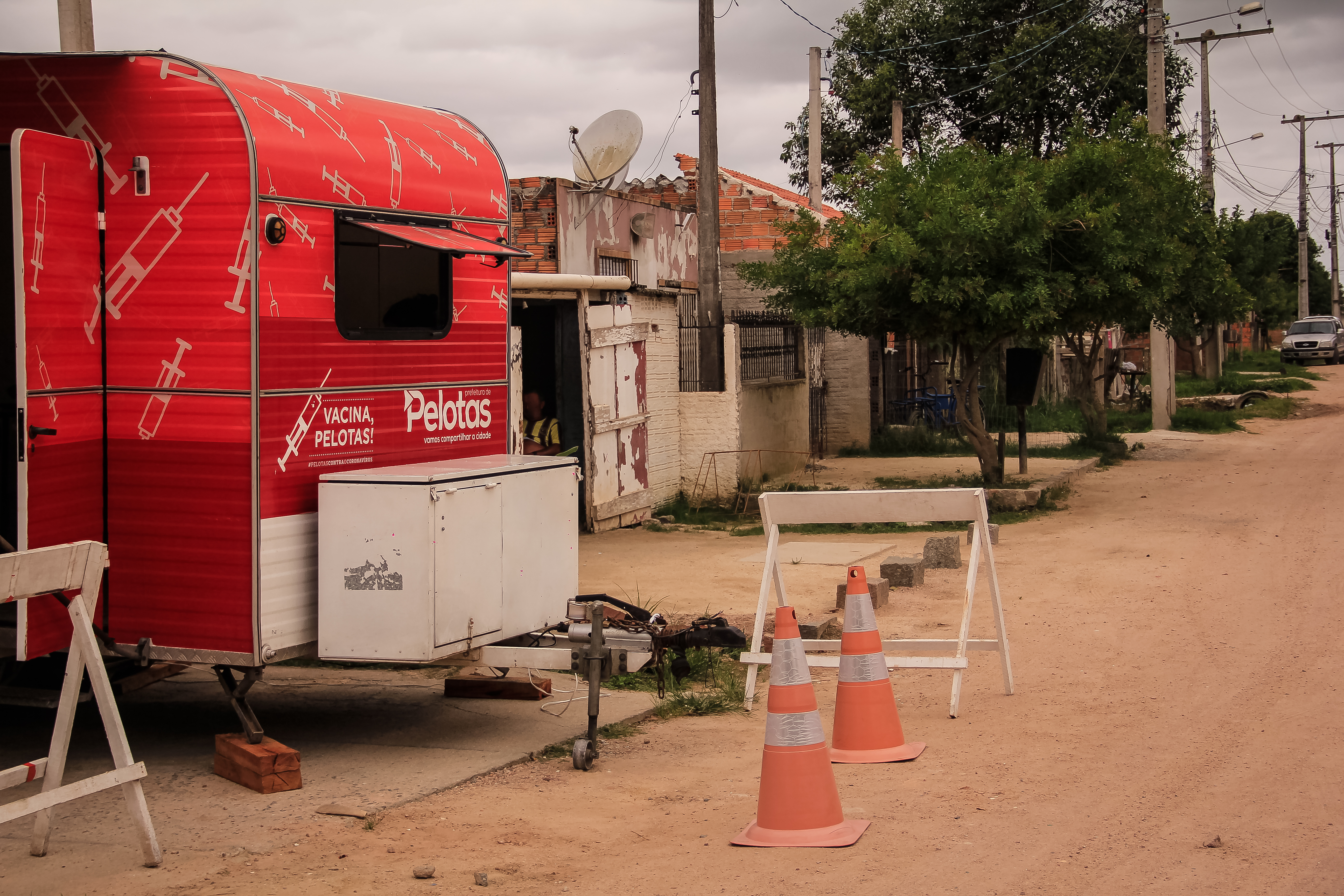 Nesta sexta-feira (28), a população também pode encontrar vacinas contra a Covid-19 e as do calendário nacional para adultos, das 9h às 17h no Mercado Central