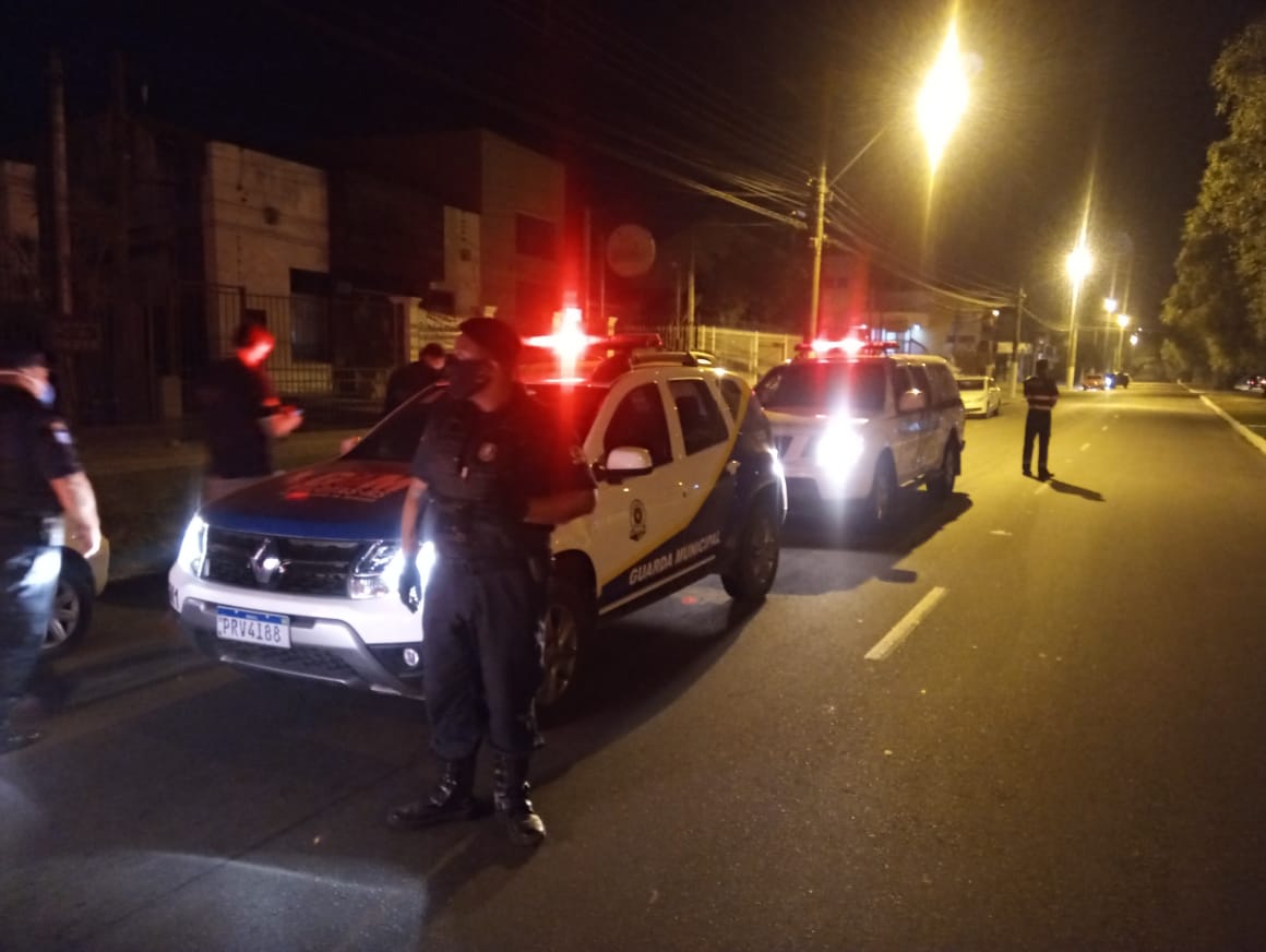 Por meio de denúncias, as forças de segurança coibiram aglomerações, incluindo festa em local fechado e impedimento do início de outra, em um sítio