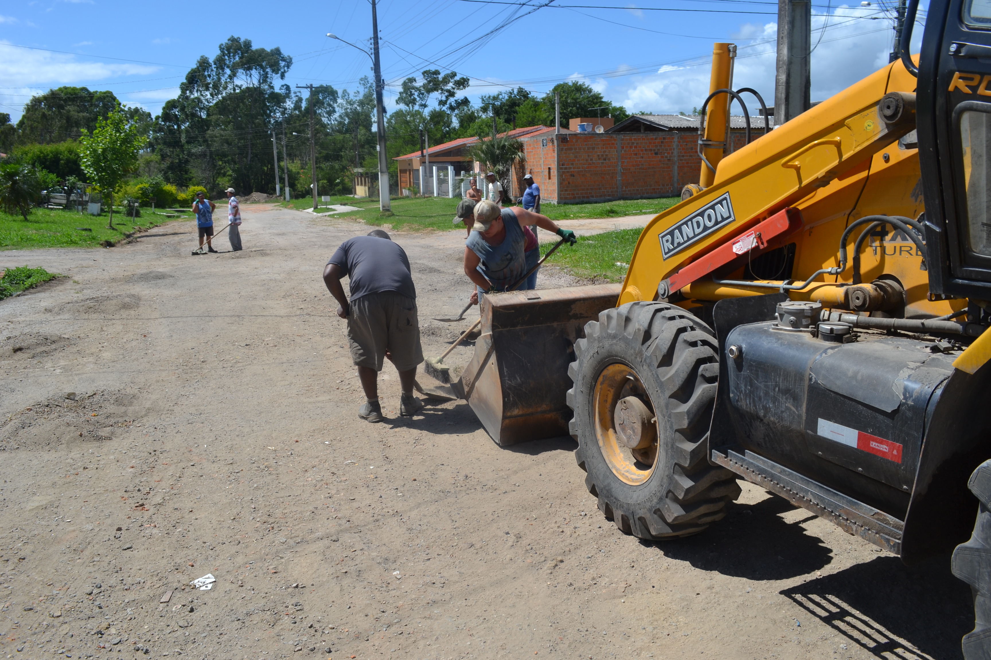 Nesta semana, equipes trabalham em melhorias de vias pavimentadas