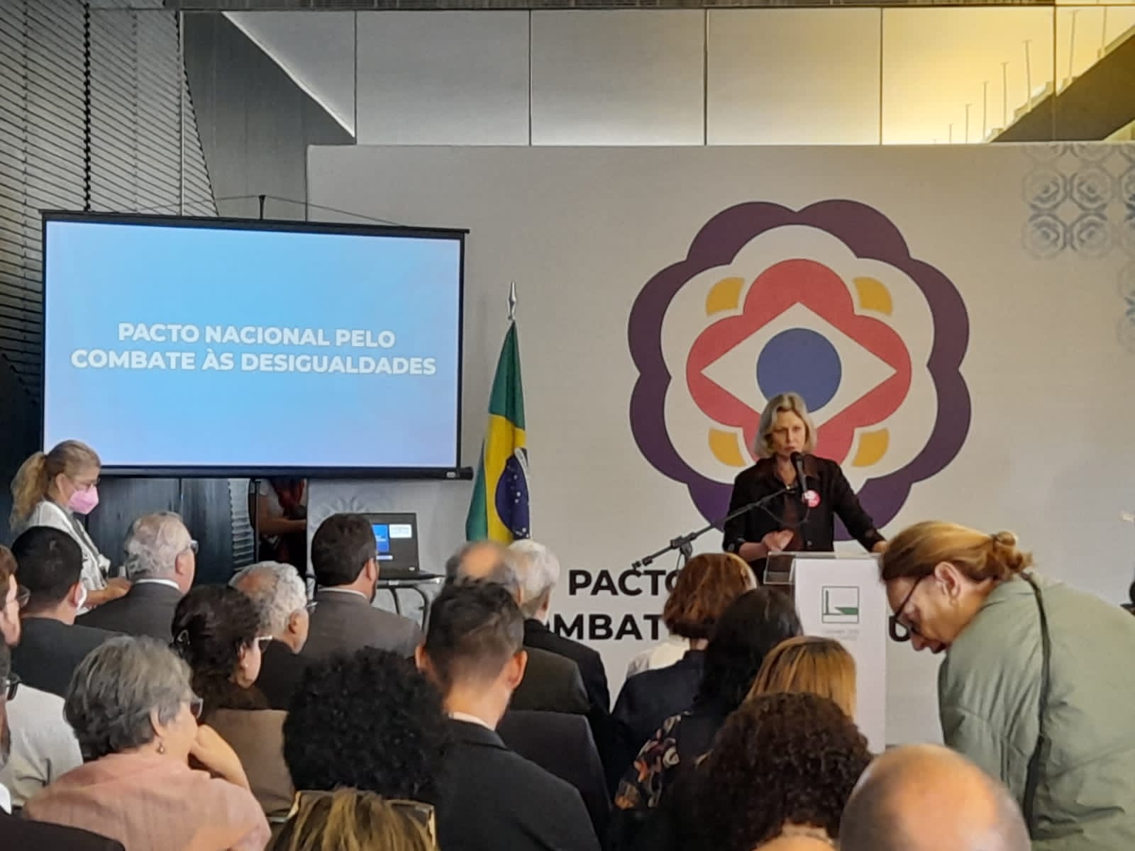 A prefeita de Pelotas e vice-presidente de Direitos Humanos da Frente Nacional de Prefeitos participou do lançamento do Pacto Nacional pelo Combate às Desigualdades, em Brasília