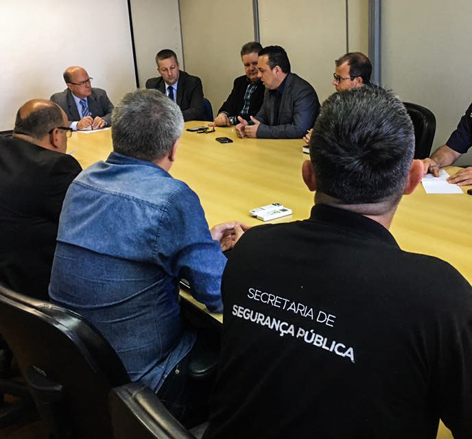 Encontro com representantes municipais de dez cidades contou com a participação de Cezar Schirmer