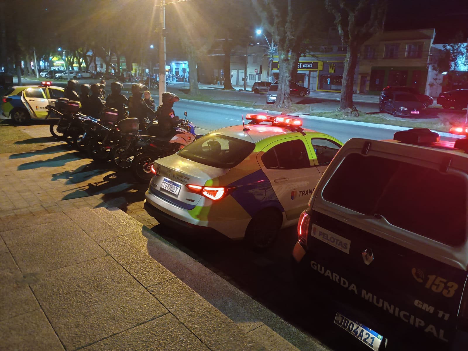 Ação abordou 21 pessoas e fiscalizou 19 veículos em diferentes pontos da cidade