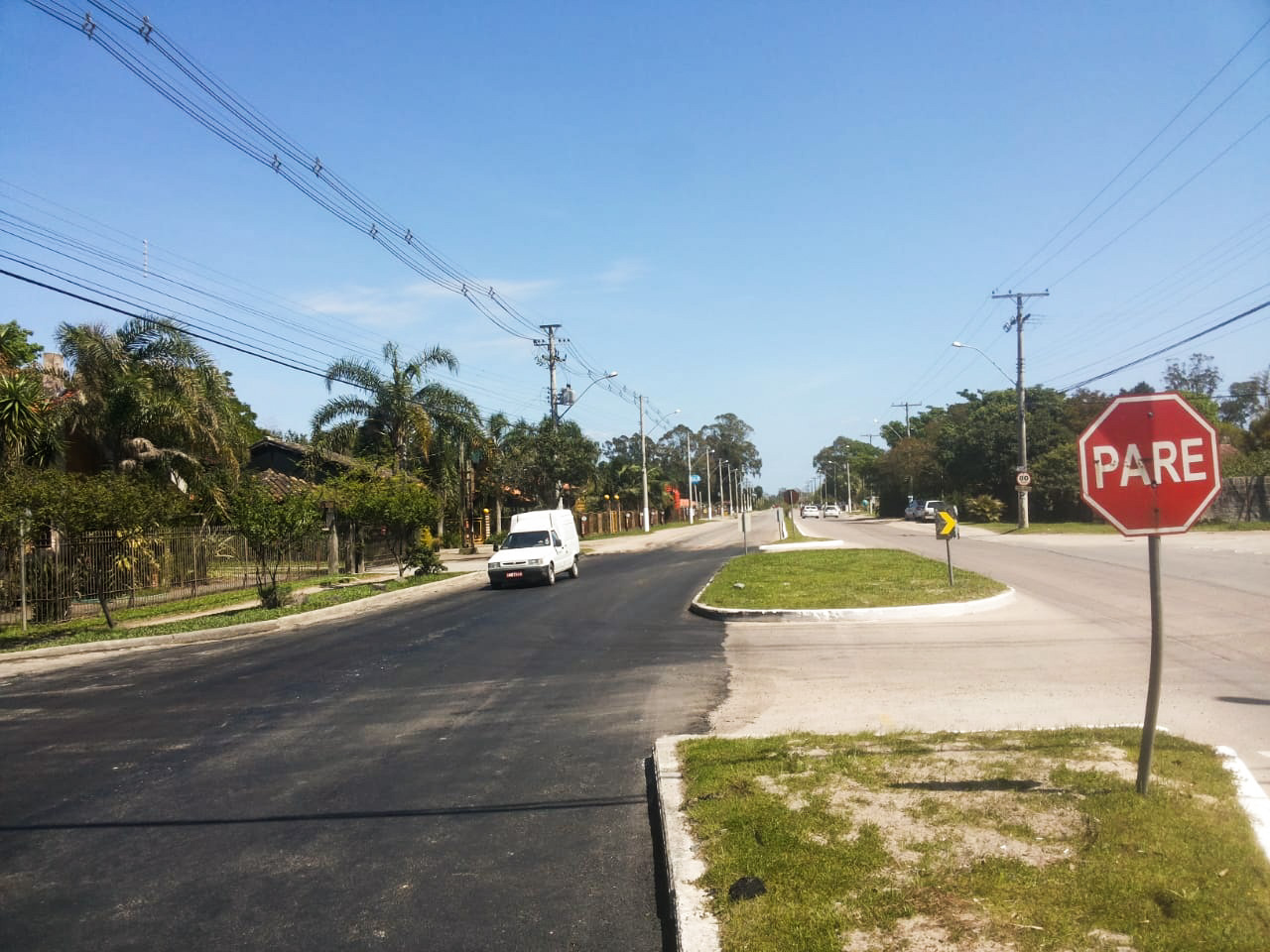 Ação de pavimentação busca também corrigir problemas de drenagem no trecho