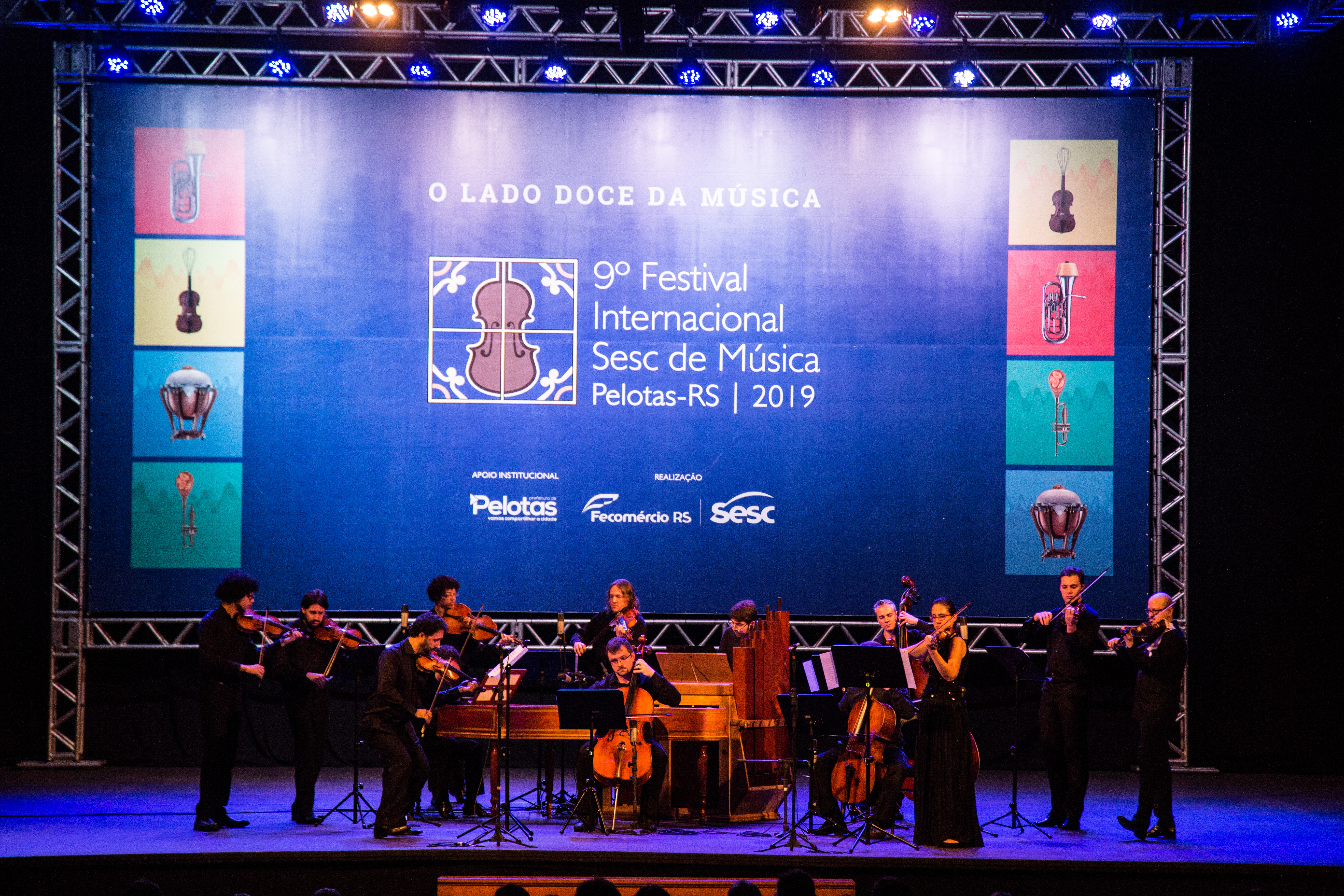 Evento começou, oficialmente, com um concerto no Theatro Guarany na noite de segunda-feira, e a invasão dos instrumentos no município segue até dia 25