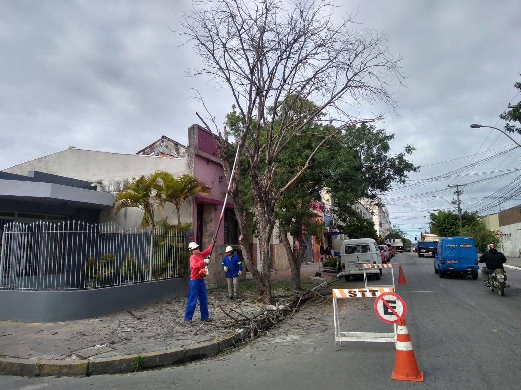 Caminhão Munk contém sistema hidráulico para içamento e remoção e vai facilitar o trabalho da equipe da Secretaria de Qualidade Ambiental