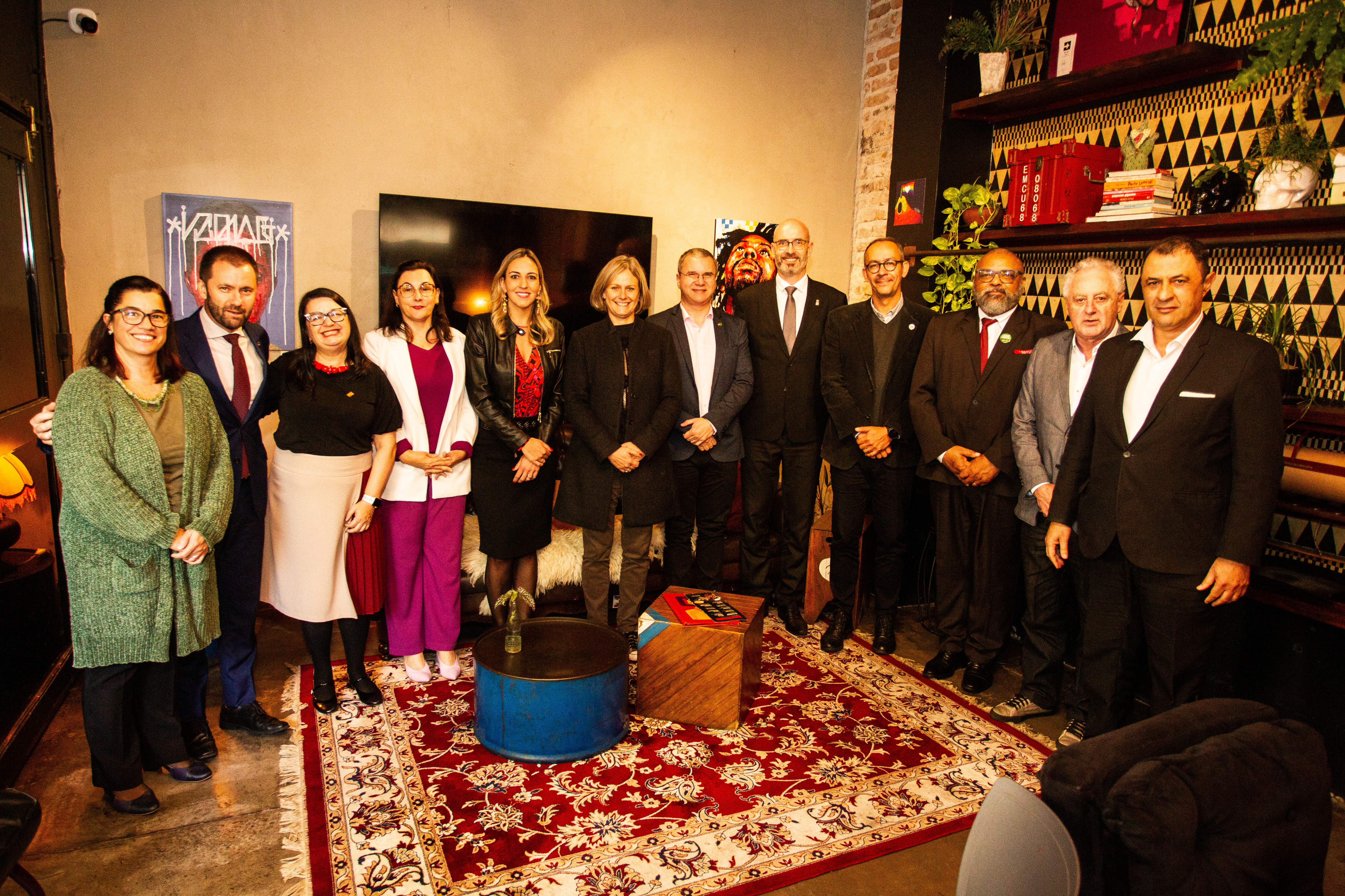 Encontro em Pelotas, com a presença da gestora municipal, foi articulado pela reitora da UFPel