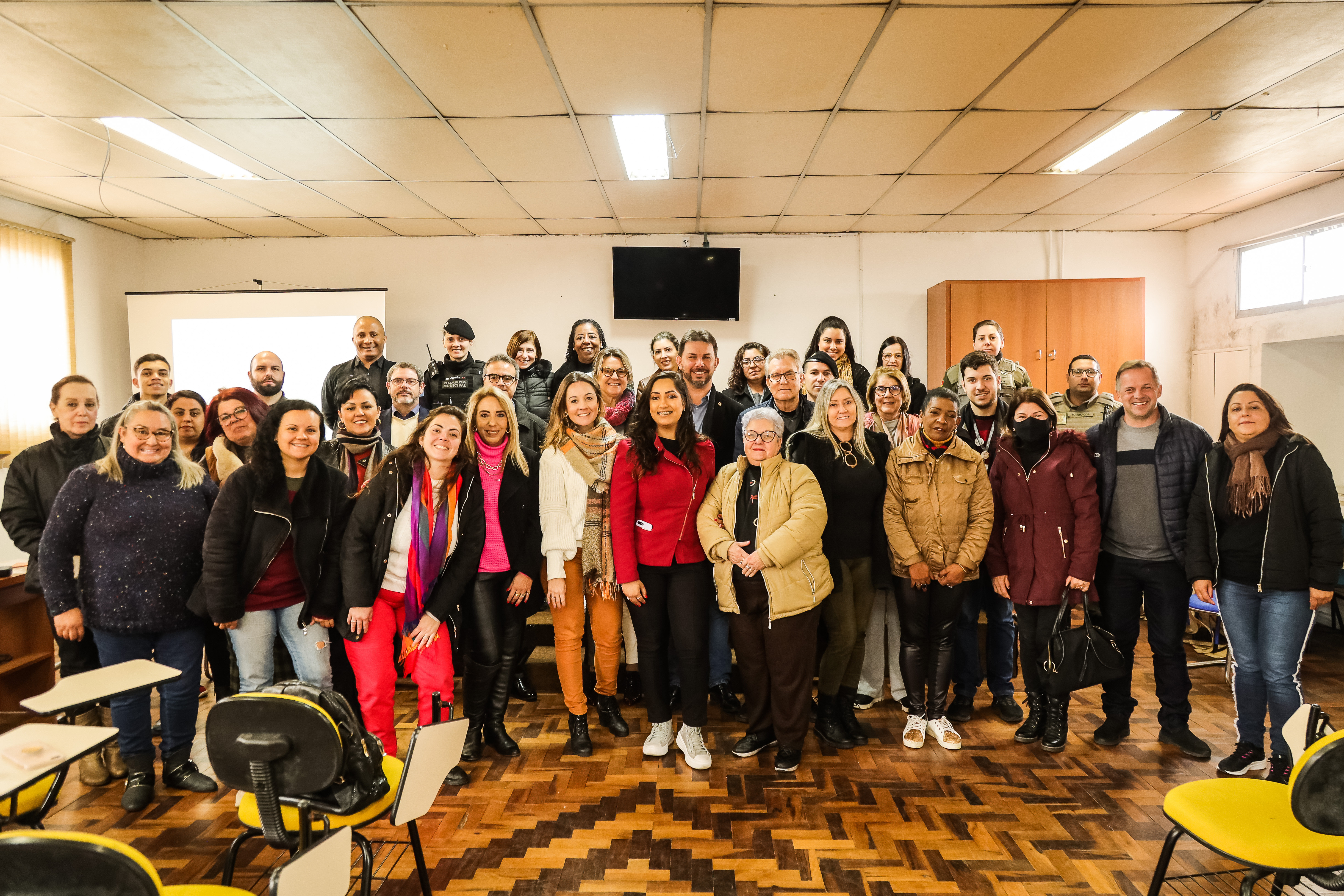 Roda de conversa promovida pela Prefeitura e a Rede de Enfrentamento à Violência Contra a Mulher possibilitou troca de experiência e ampliação da discussão