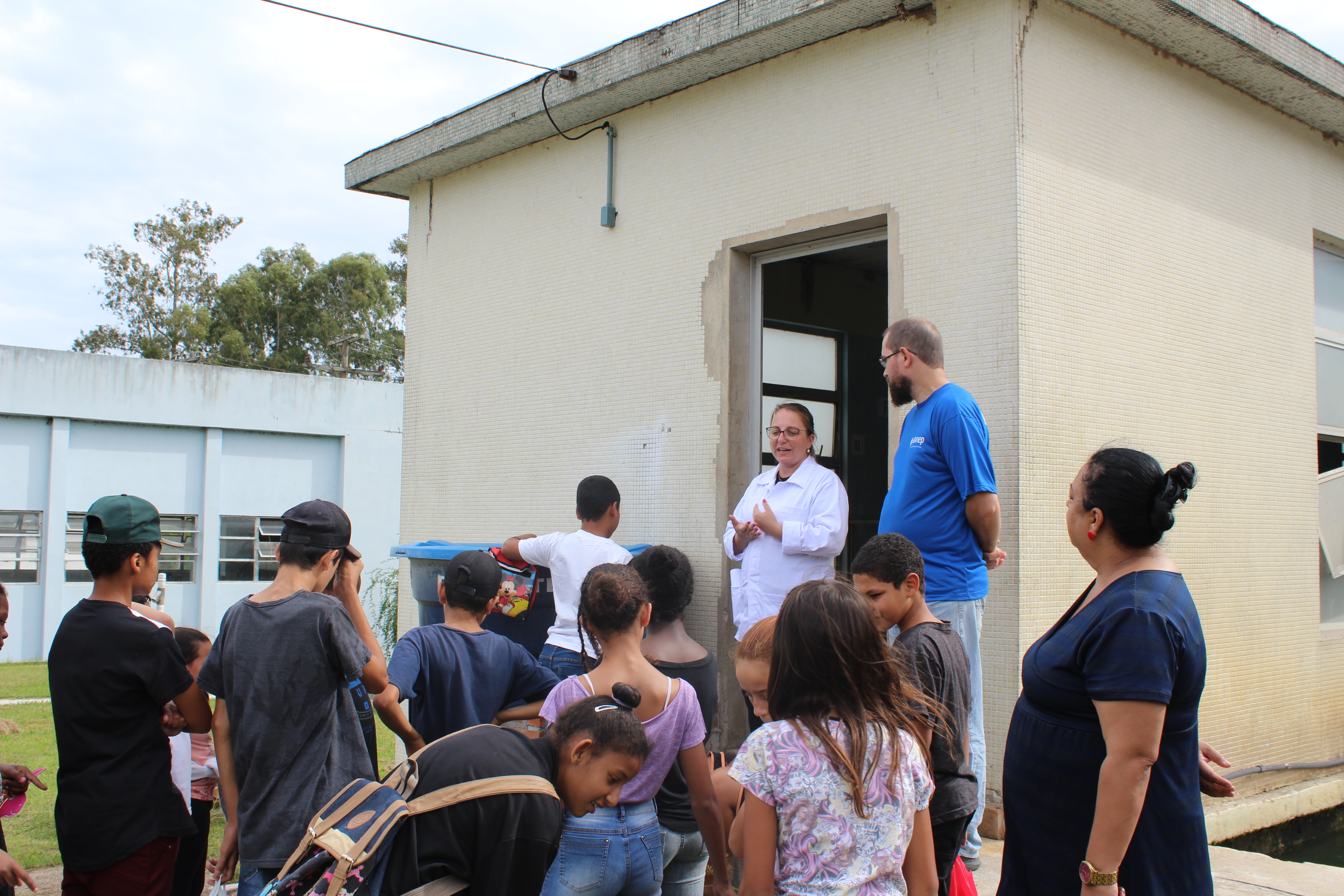 Alunos da Escola Mário Meneghetti conheceram as instalações da ETA Santa Bárbara e foram instruídos sobre o uso racional da água