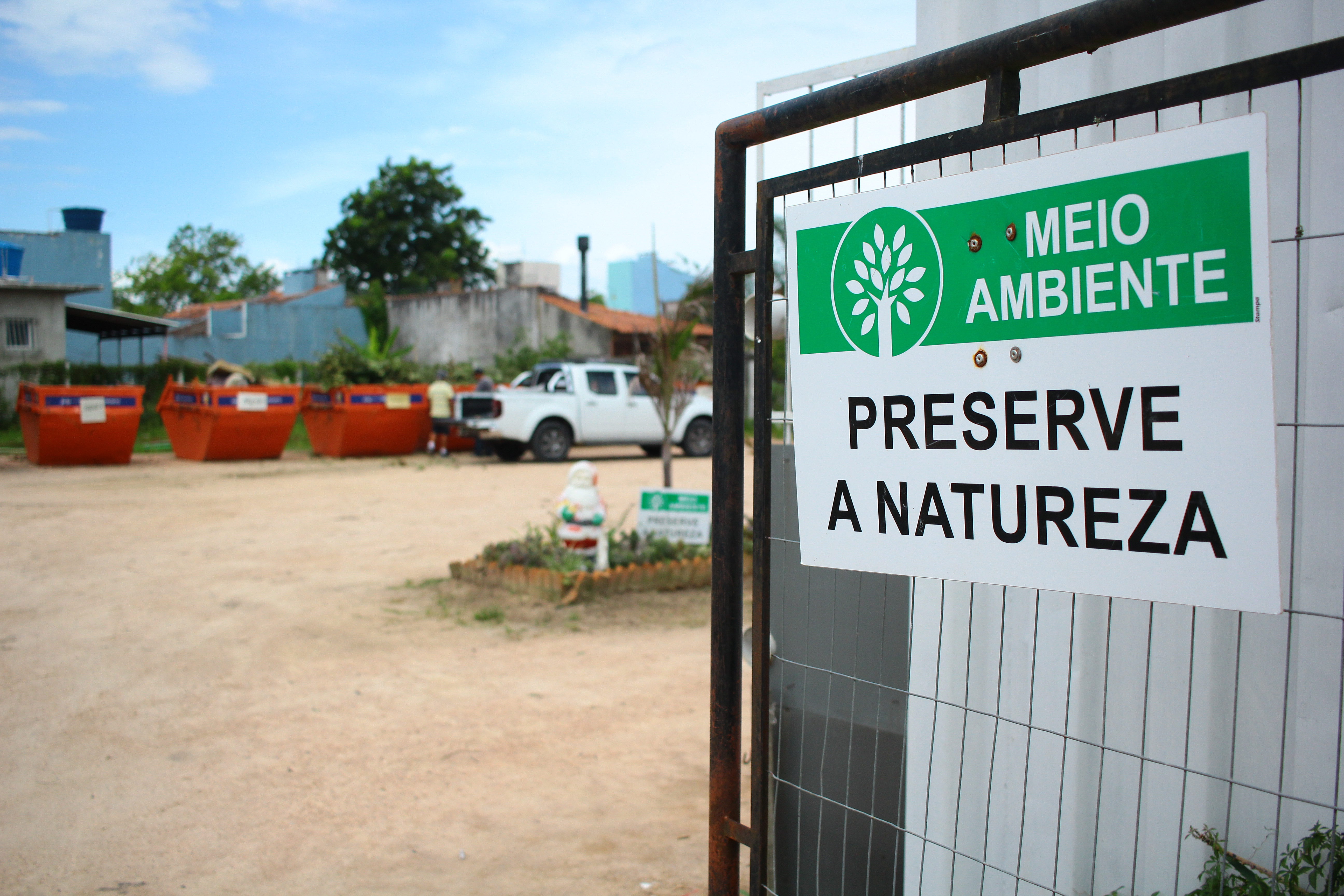 Em 13 meses, mais de três mil coletoras foram preenchidas com restos de podas, entulhos e recicláveis