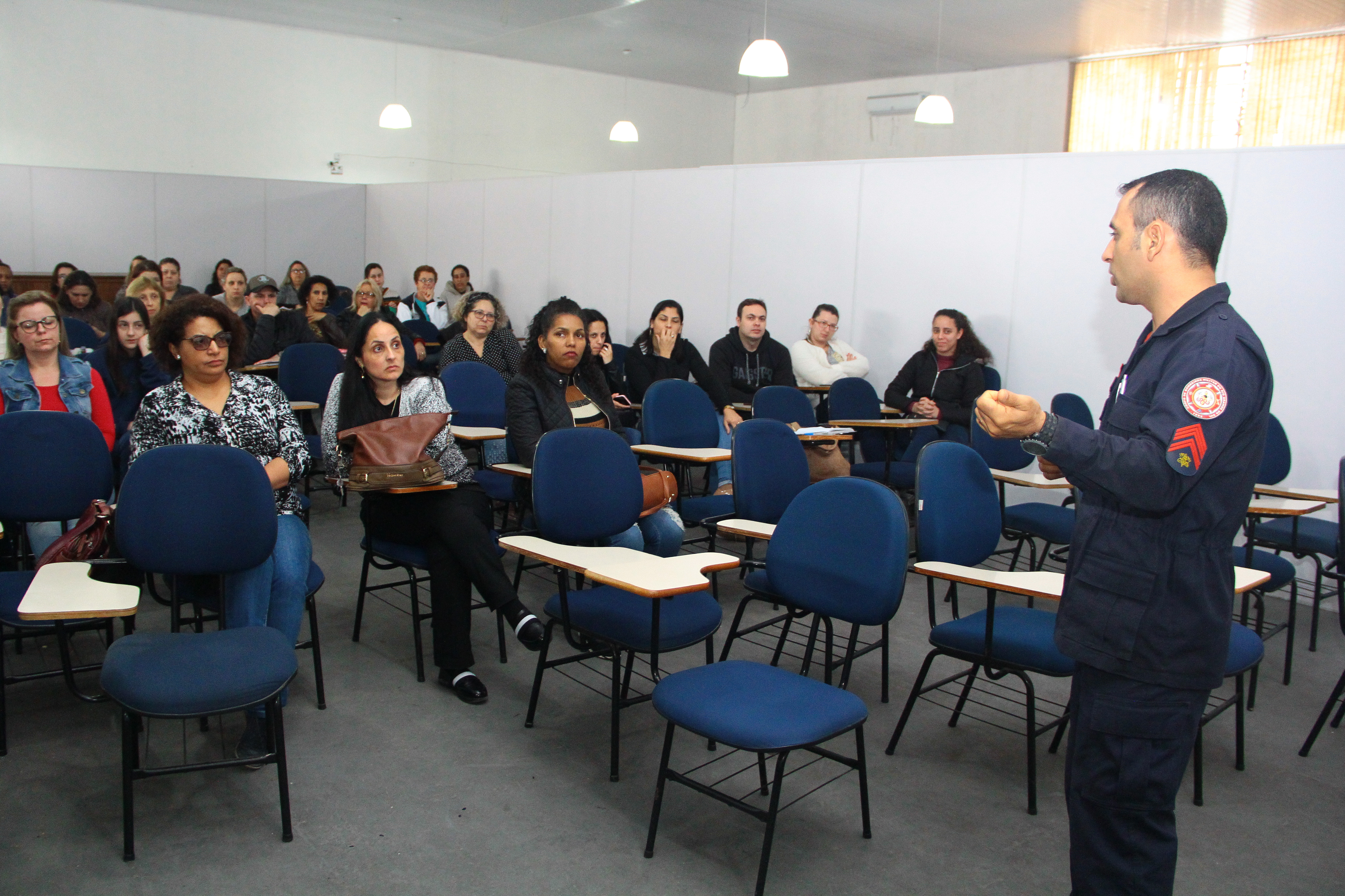 Curso foi destinado a professores, coordenadores e orientadores educacionais das instituições municipais, estaduais, privadas e assistenciais
