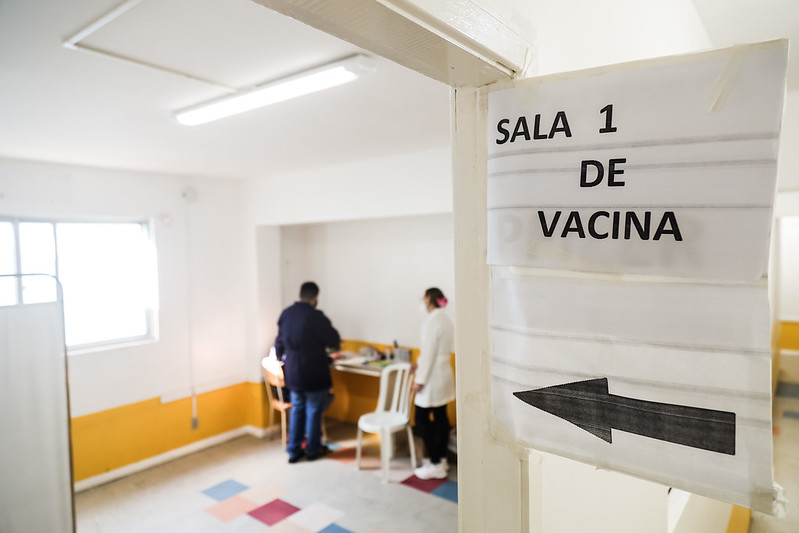 Crianças entre 5 e 11 anos podem receber a aplicação contra o coronavírus na casa da rua General Neto, na Unidade de Vacinação Infantil na Ubai Navegantes e no Trailer da Vacina