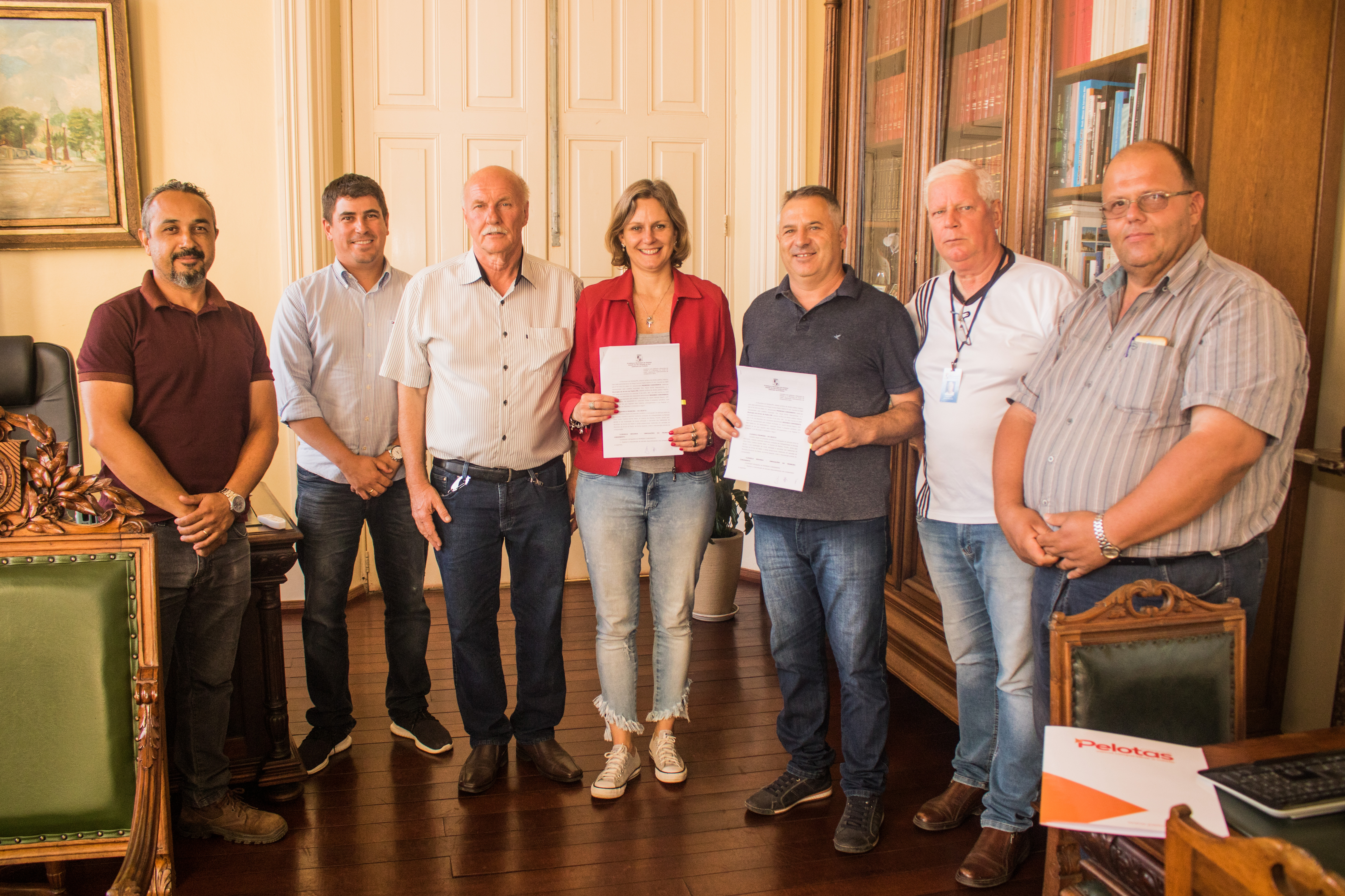 Convênio firmado nesta terça prevê compartilhamento de maquinário por 30 dias
