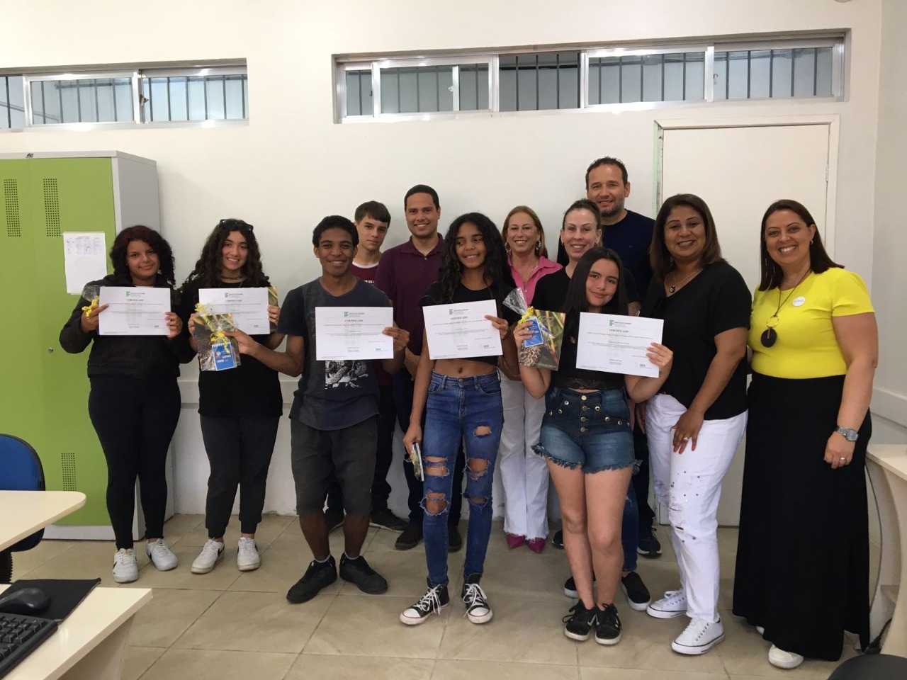 Os alunos da Escola Municipal de Ensino Fundamental Doutor Mário Meneghetti receberam o certificado de 20 horas