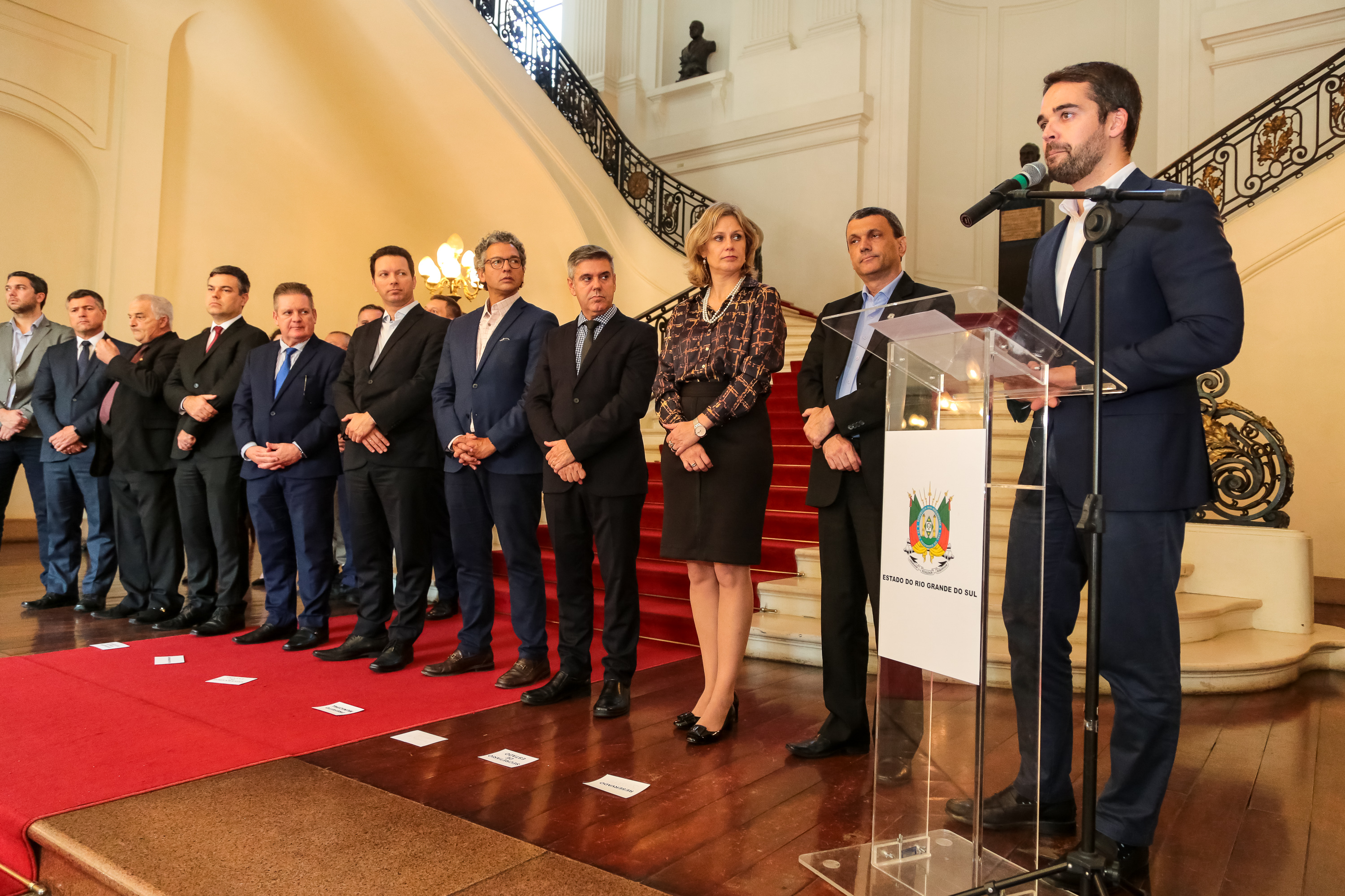 Prefeita prestigiou a cerimônia de entrega dos veículos, que ocorreu no Palácio Piratini