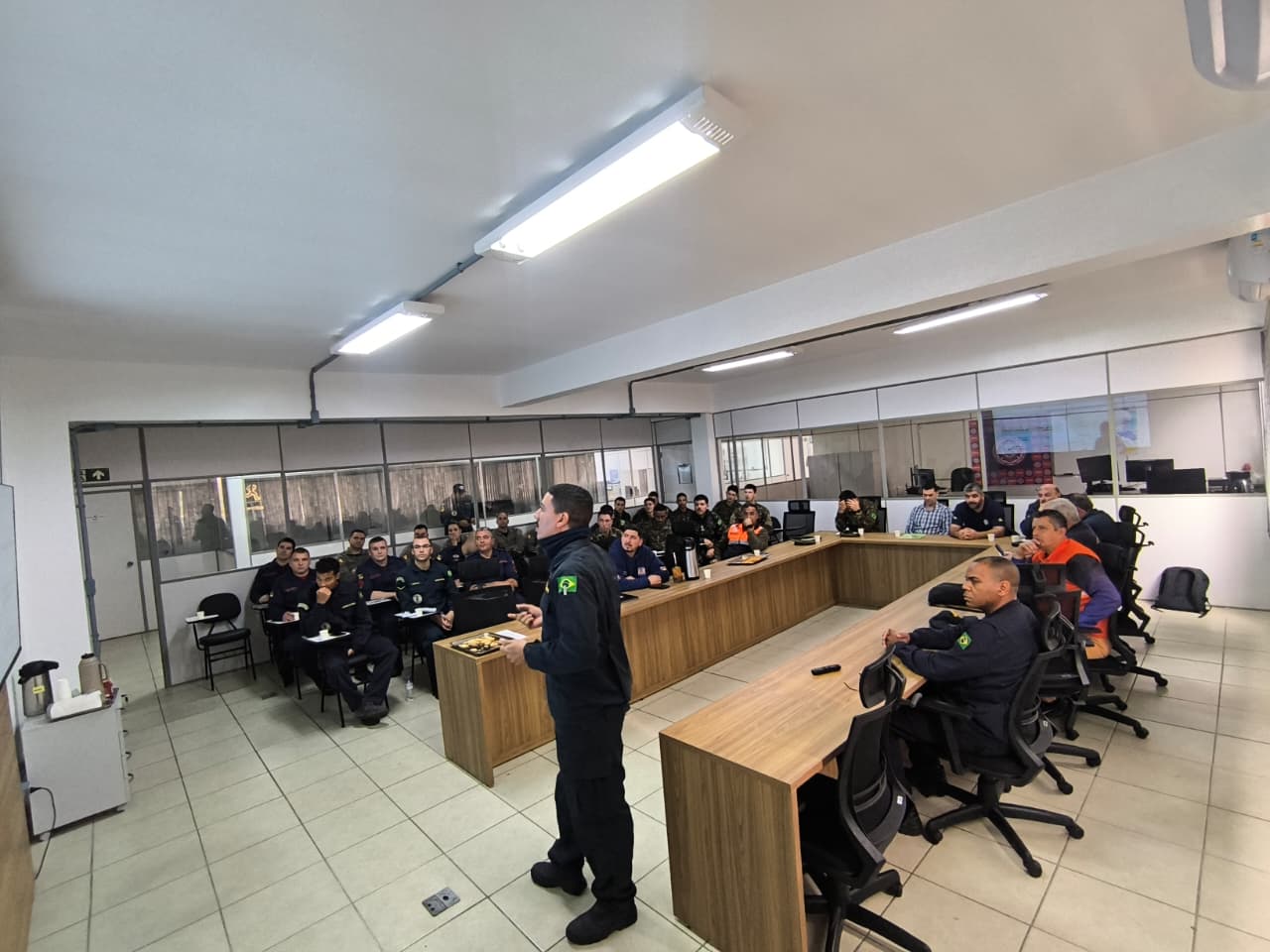Marinha e município realizam curso especial para tripulação de embarcações a fim de ampliar capacidade de resposta em ações de segurança