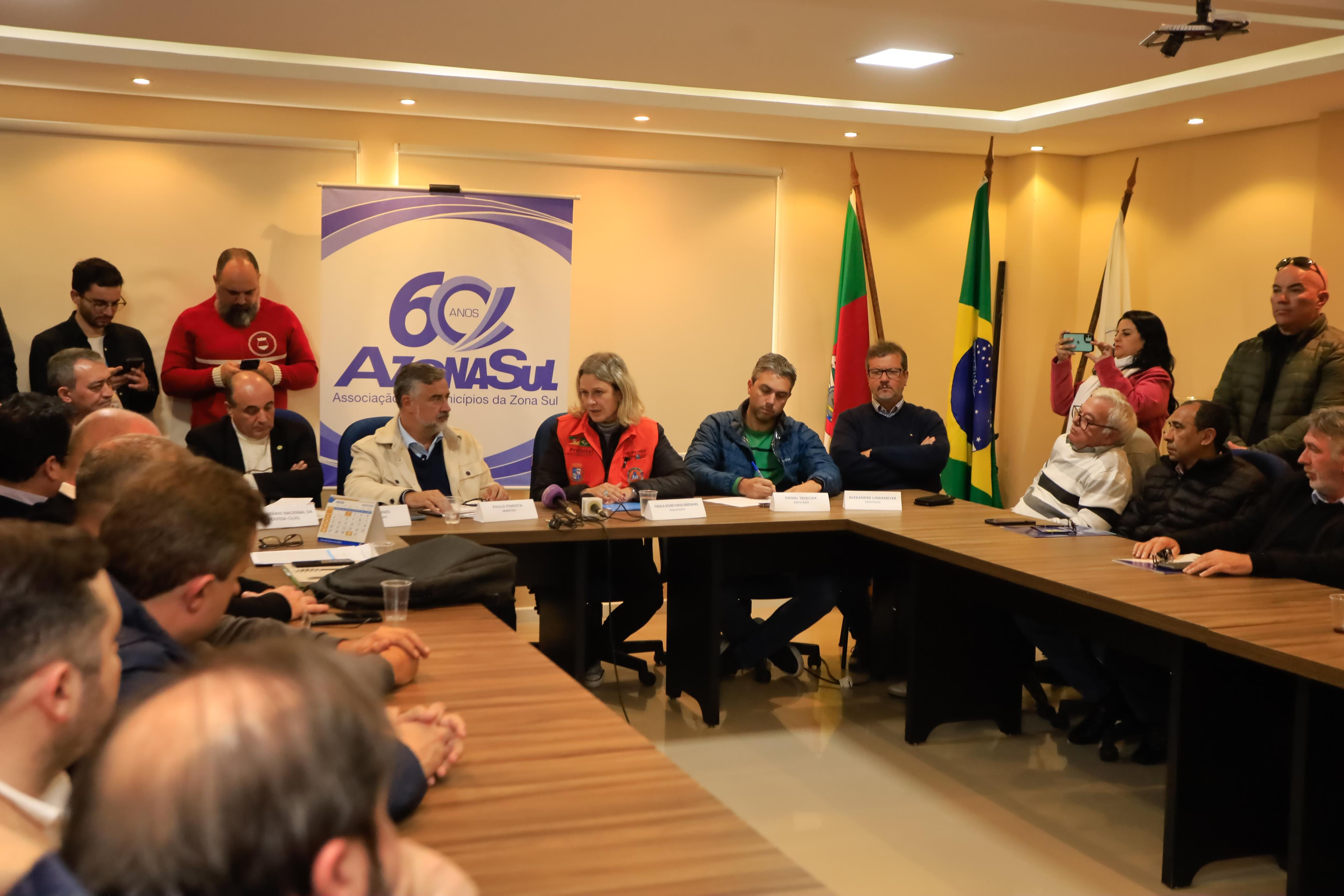 Municípios atingidos pelas enchentes da região sul do Estado expuseram as dificuldades enfrentadas para o titular da pasta de reconstrução do governo federal
