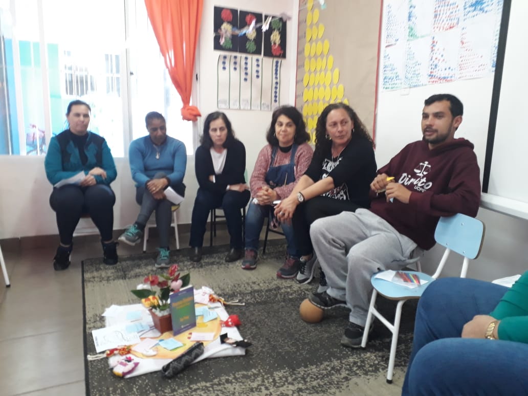 As facilitadoras Suzana Martins e Maria Delvair Pereira levam a atividade até as escolas do município