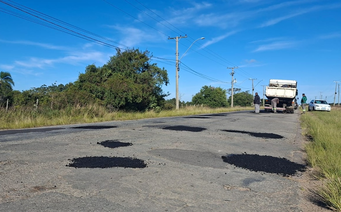 A primeira parte das melhorias nesta parte da avenida Adolfo Fetter foi realizada nesta sexta-feira. Ciclofaixa no entorno do Carrefour foi concluída