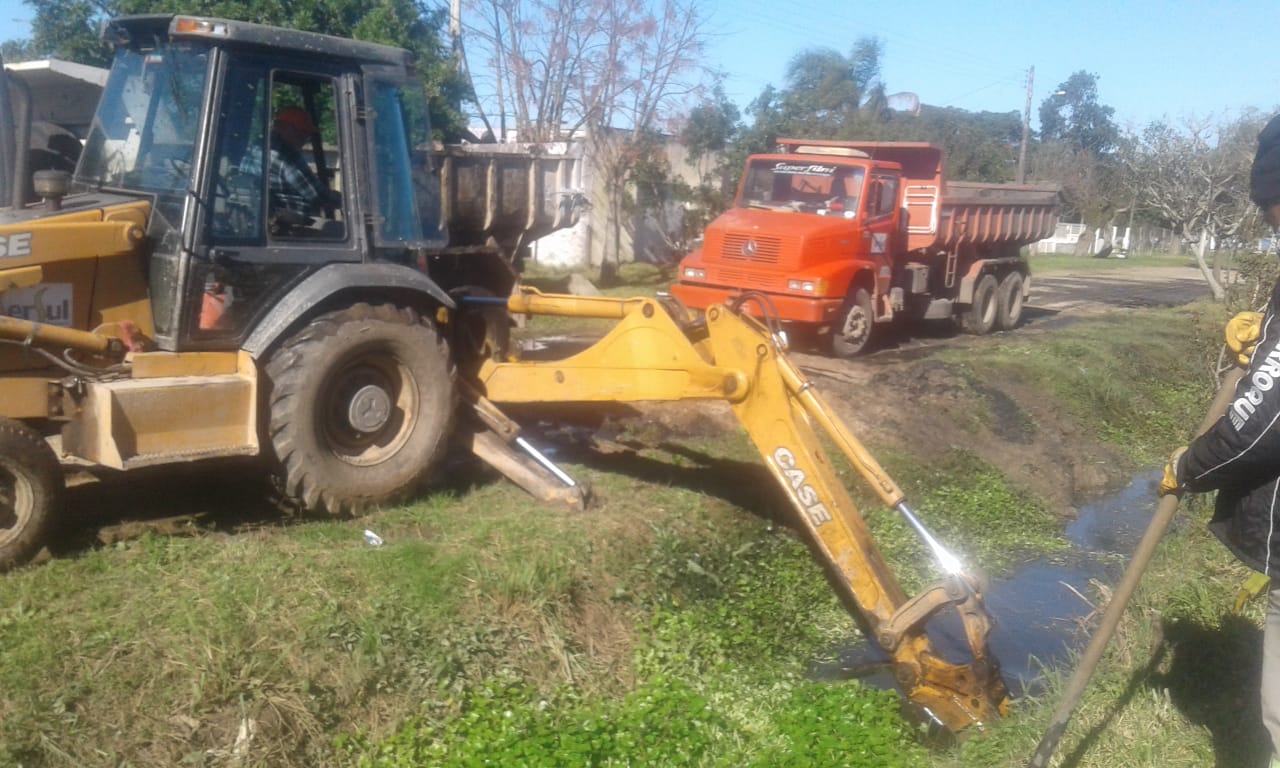 Limpeza de valetas ocorreu, nas avenidas Piauí e Santa Catarina, no fim de semana