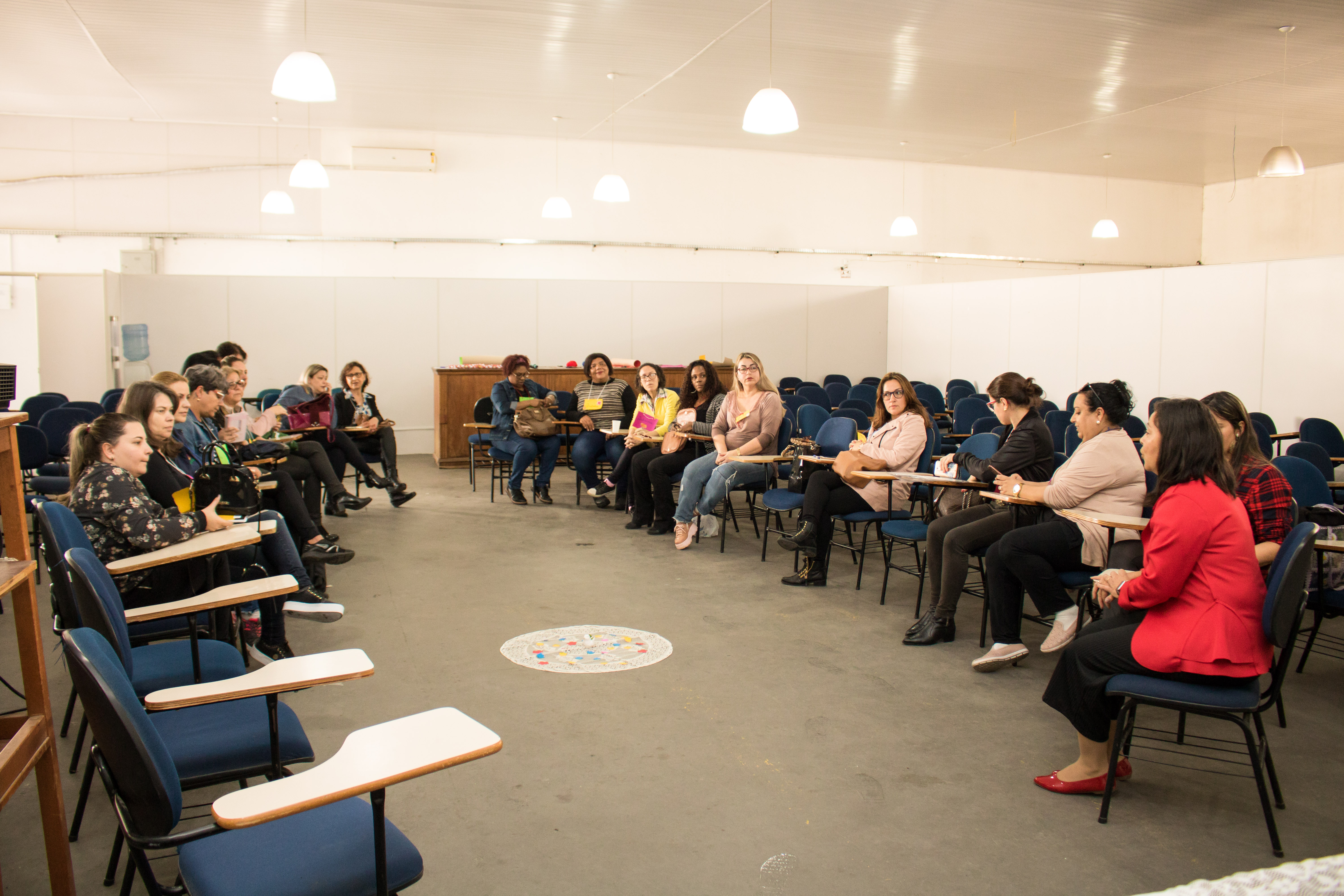 Método usado pelo Pacto pela Paz previne a violência nas escolas; este é o primeiro curso ministrado por instrutora pelotense